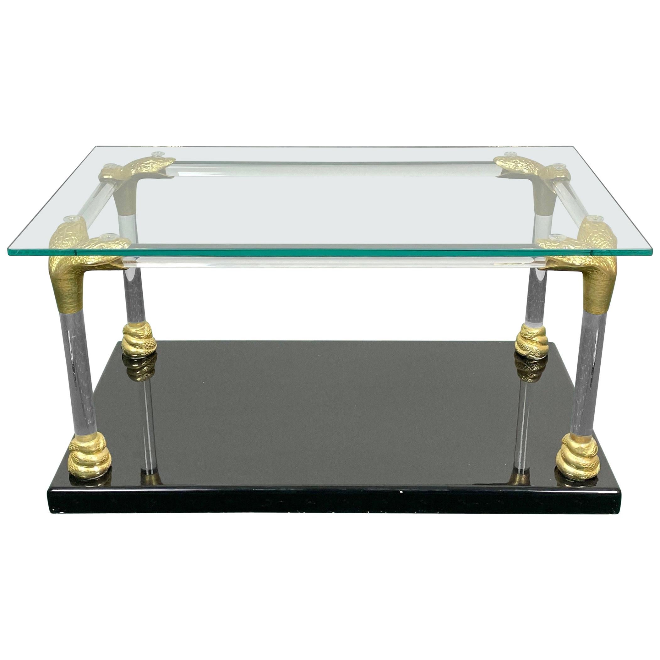 Table basse en Lucite, bois et laiton avec détails en forme de tête de serpent, Italie, 1970 en vente