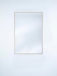 Espejo rectangular pequeño «Lucka Clear Gold» con marco metálico, de Deknudt Mirrors