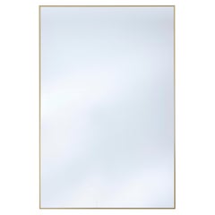 Espejo rectangular pequeño «Lucka Clear Gold» con marco metálico, de Deknudt Mirrors