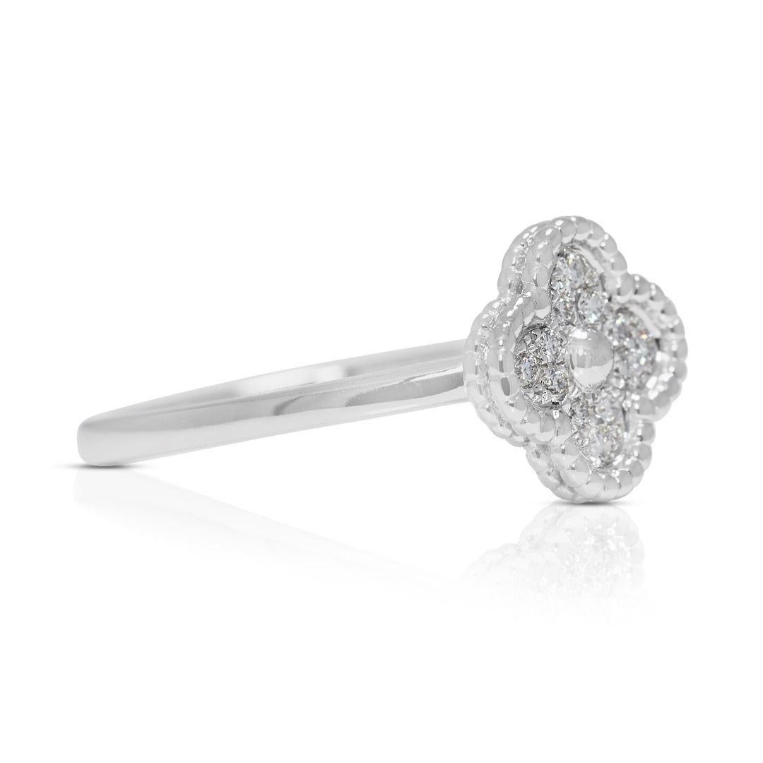 Lucky 0.08ct Natural Diamond Four-Leaf Clover 18K White Gold Ring Corte redondo en venta