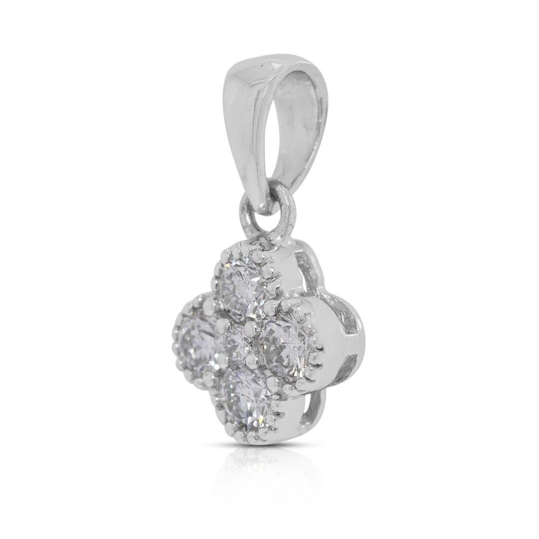 Lucky 0.21ct Natural Diamond 18K White Gold Four-Leaf Clover Pendant en Excelente estado para la venta en רמת גן, IL