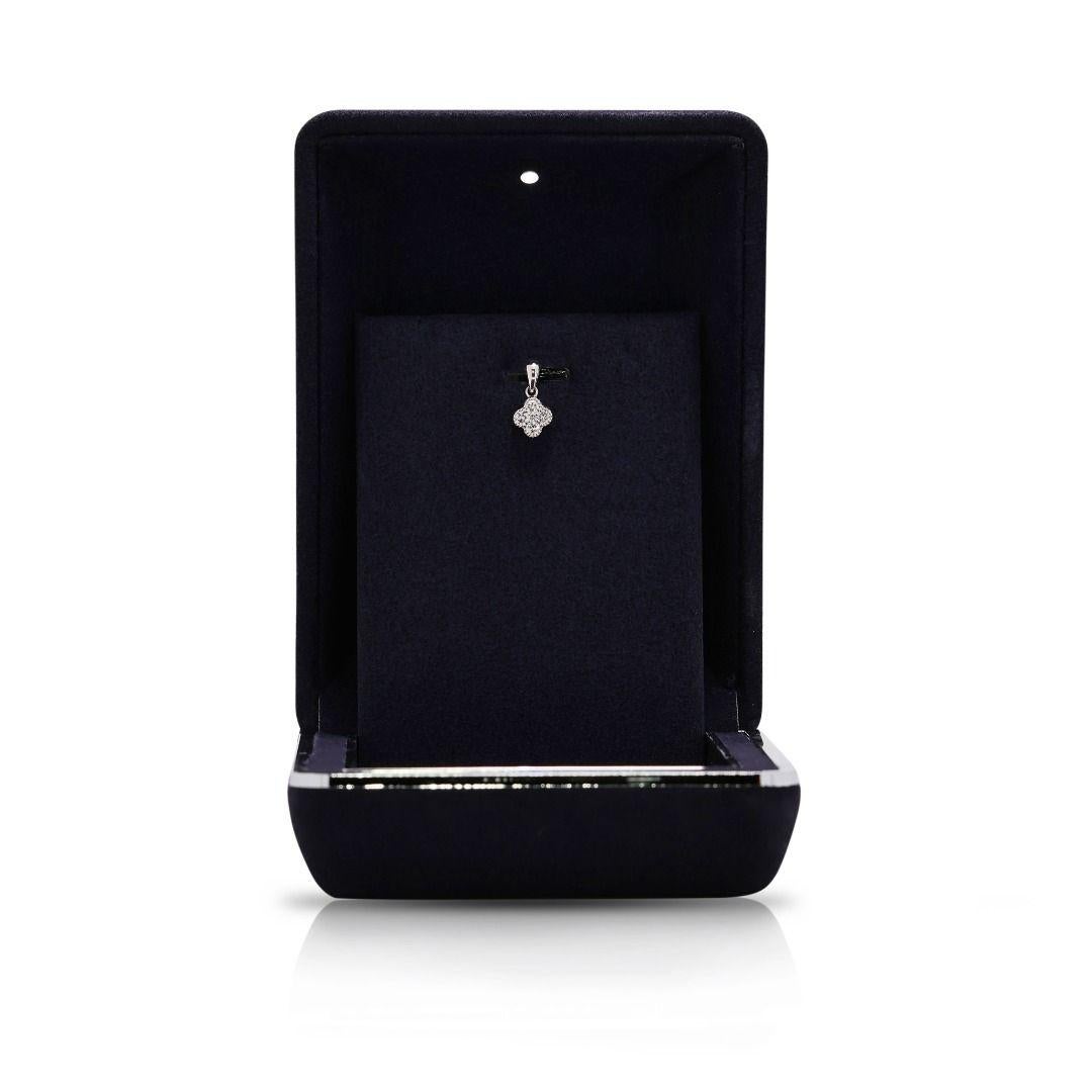 Lucky 0.21ct Natural Diamond 18K White Gold Four-Leaf Clover Pendant en venta 2