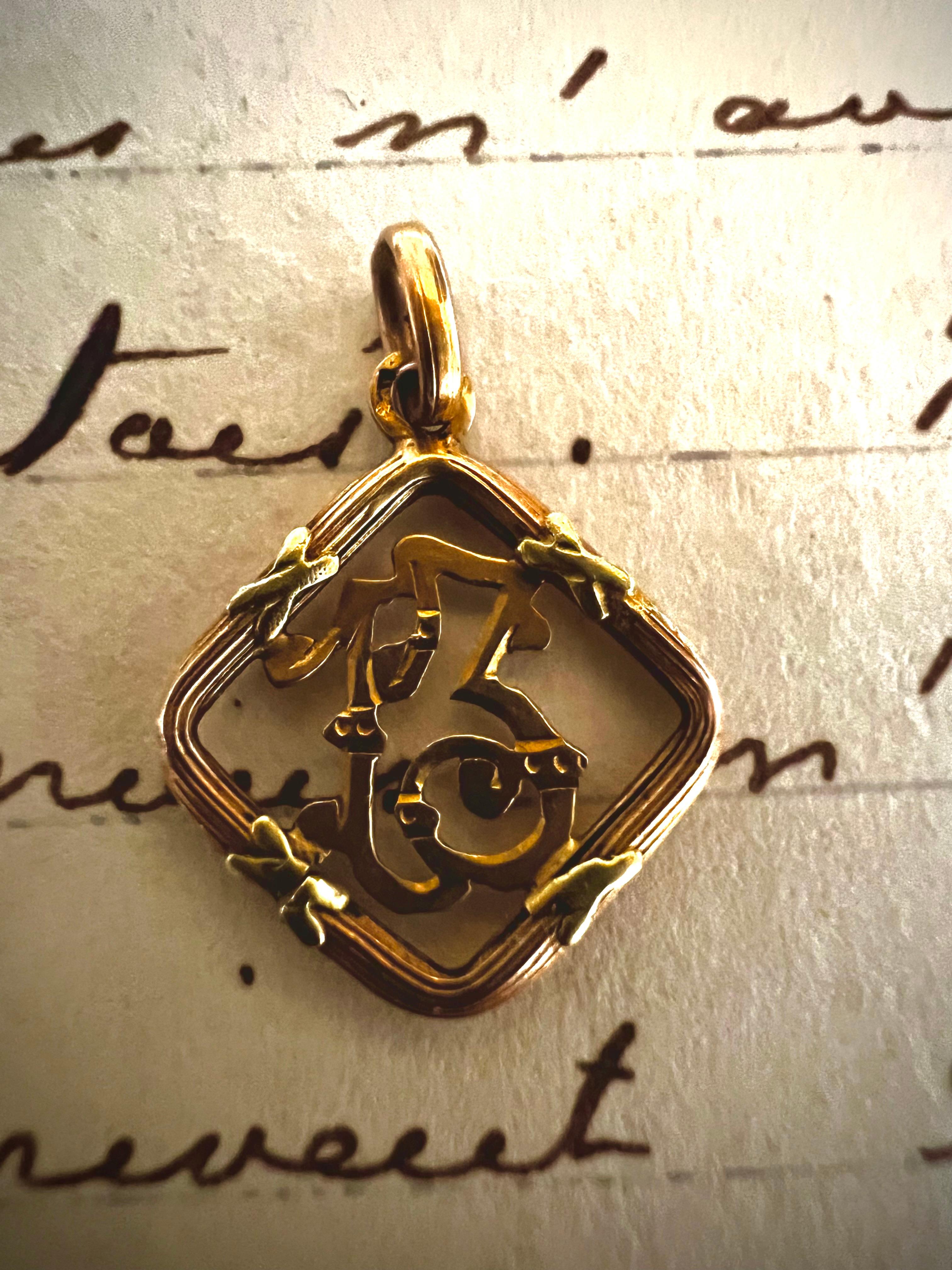 Ciondolo Lucky 13  Charme numero 13  Lucky Charm Art Nouveau Francia Oro 18 K. In condizioni buone in vendita a Mārupe, LV