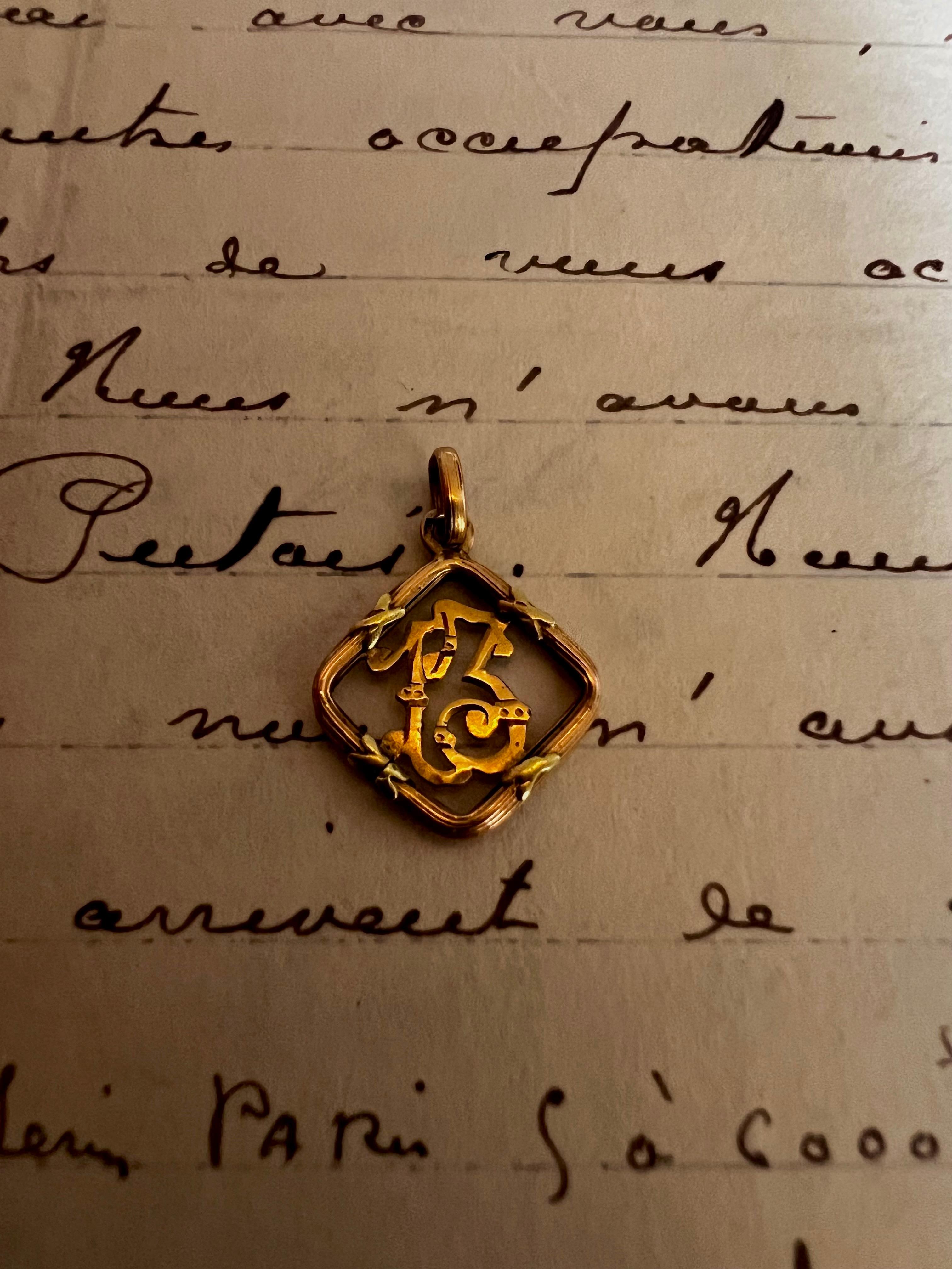 Ciondolo Lucky 13  Charme numero 13  Lucky Charm Art Nouveau Francia Oro 18 K. in vendita 1