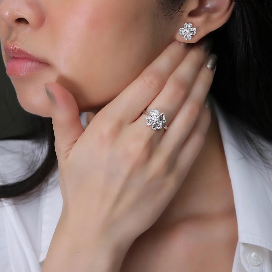 Lucky Baguette Clover Diamond Earring Ring Set For Sale 4