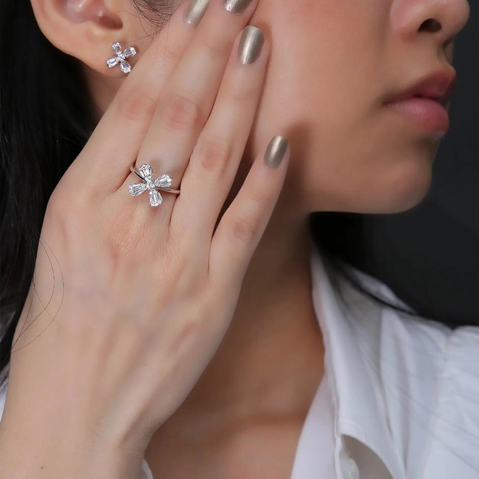 Lucky Baguette Petal Diamond Earring Ring Set For Sale 3