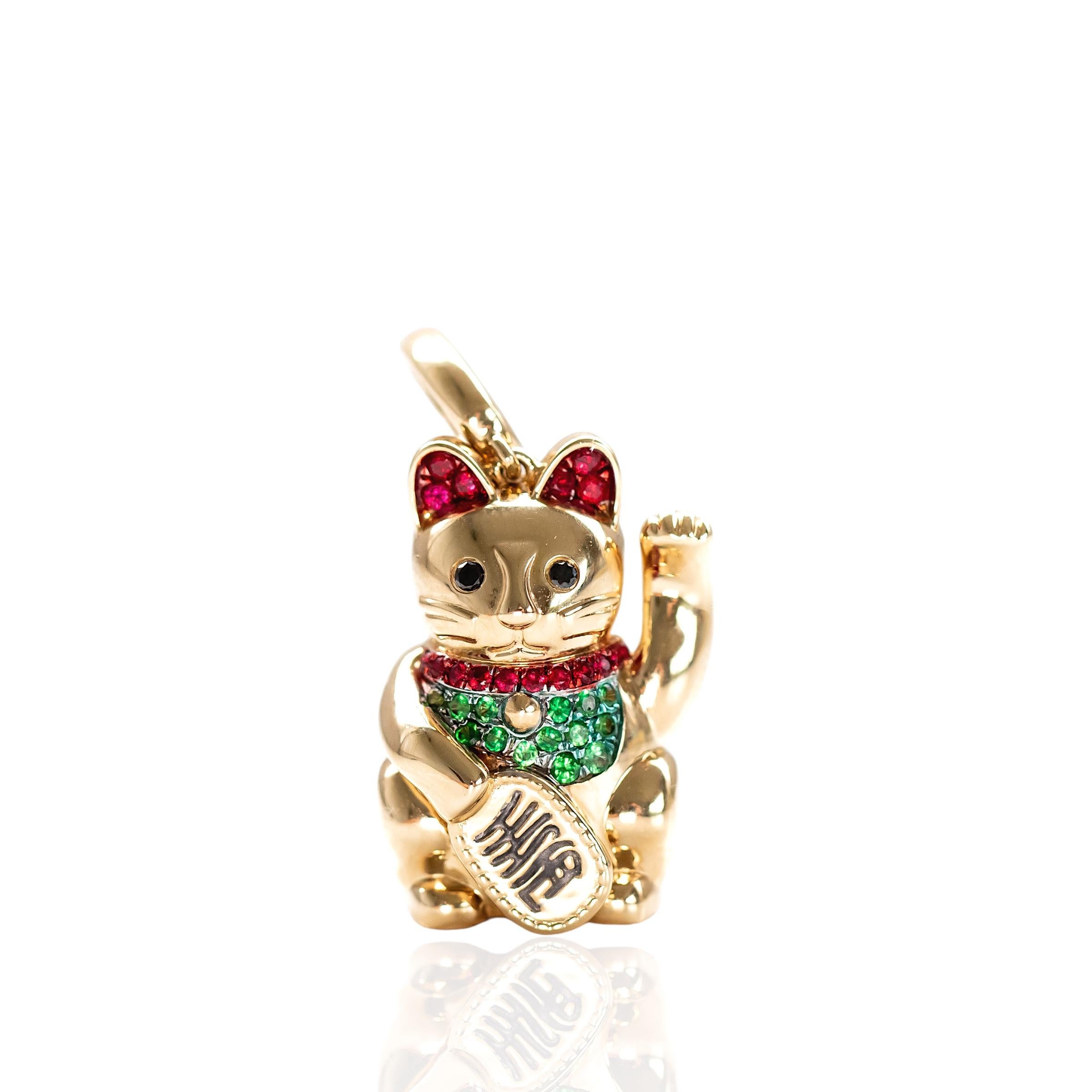 Lucky Cat Pendant in 18k Gold In New Condition For Sale In Sai Kung District, HK