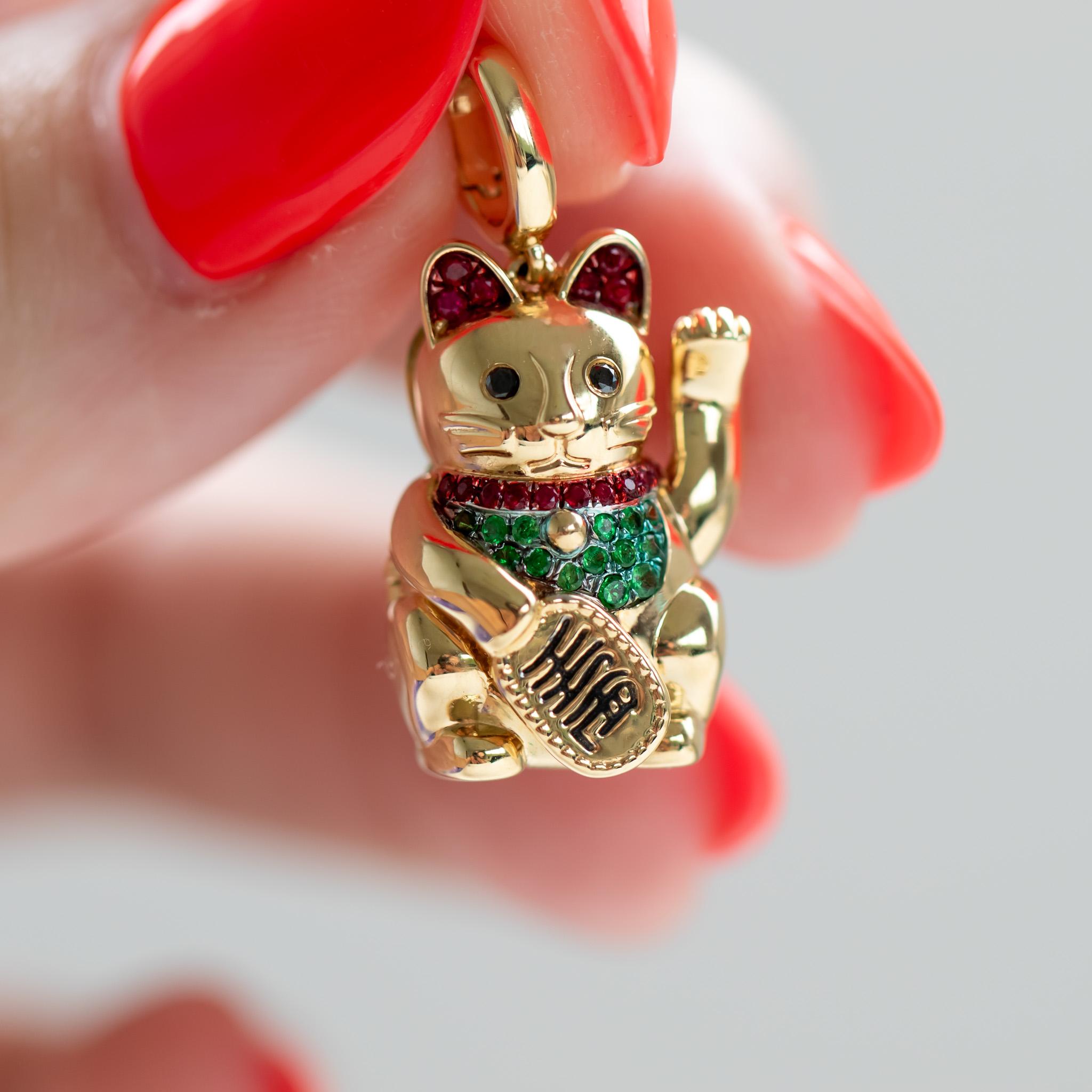 Women's or Men's Lucky Cat Pendant in 18k Gold For Sale