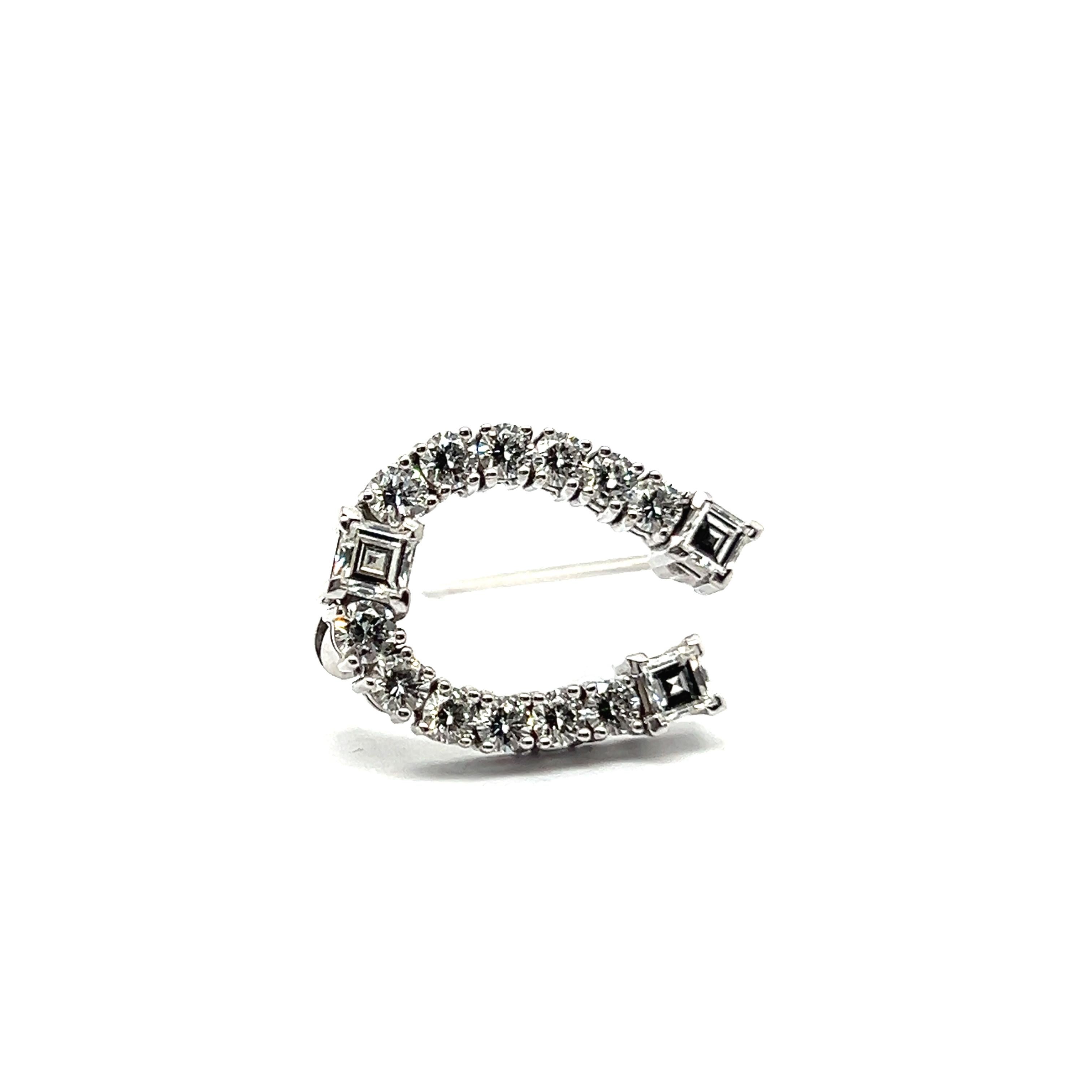 Lucky Charm Brooch with Diamonds in 18 Karat White Gold by Bucherer In Good Condition For Sale In Lucerne, CH