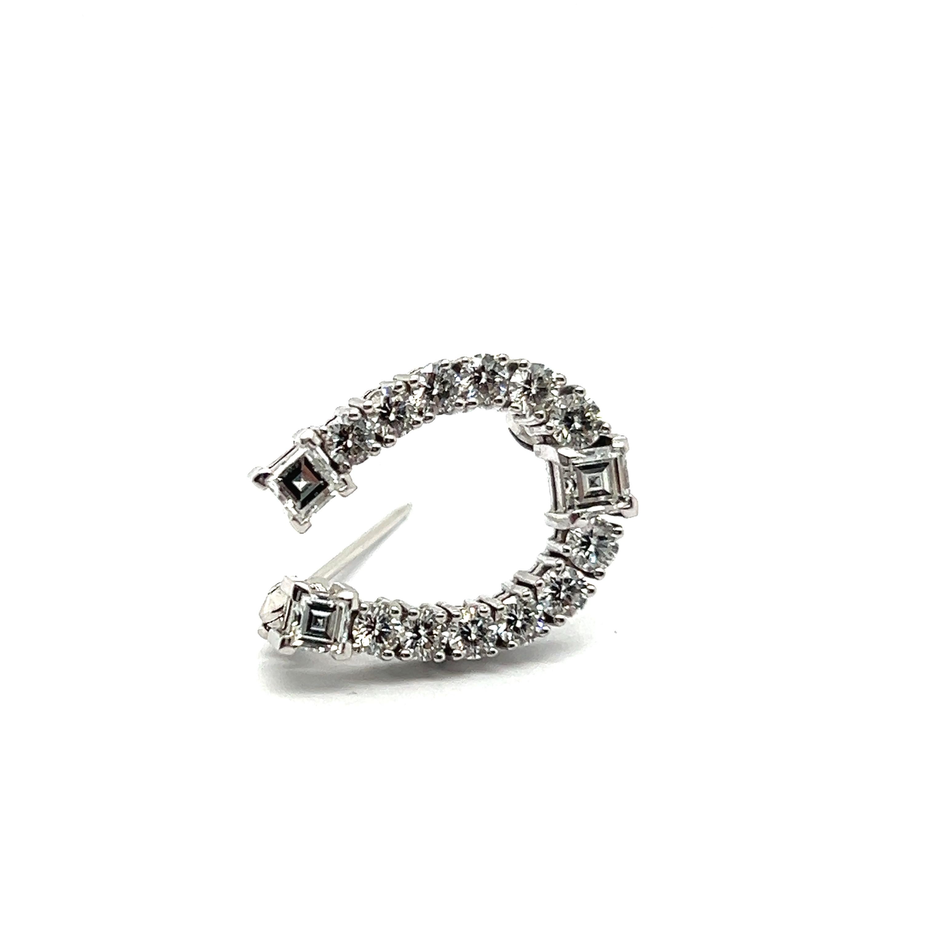Lucky Charm Brooch with Diamonds in 18 Karat White Gold by Bucherer For Sale 1