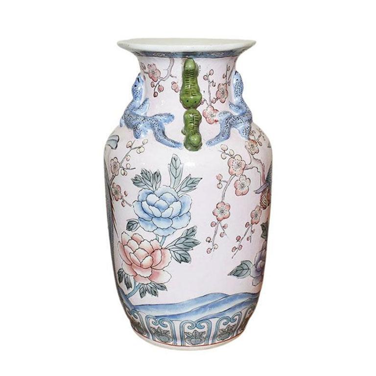 Lucky Chinoiserie Famille Rose Pink Ceramic Vase Birds and Geckos, 20th Century In Good Condition For Sale In Oklahoma City, OK
