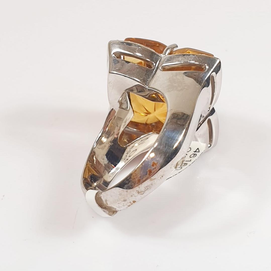 Lucky Clover Ring 18k White Gold with Diamonds and Central Lemmon Citrine In New Condition For Sale In Bilbao, ES