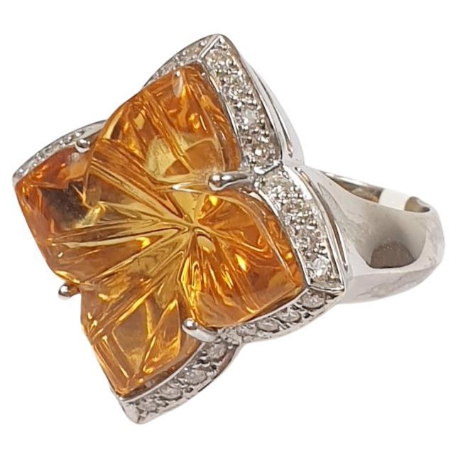 Lucky Clover Ring 18k White Gold with Diamonds and Central Lemmon Citrine For Sale
