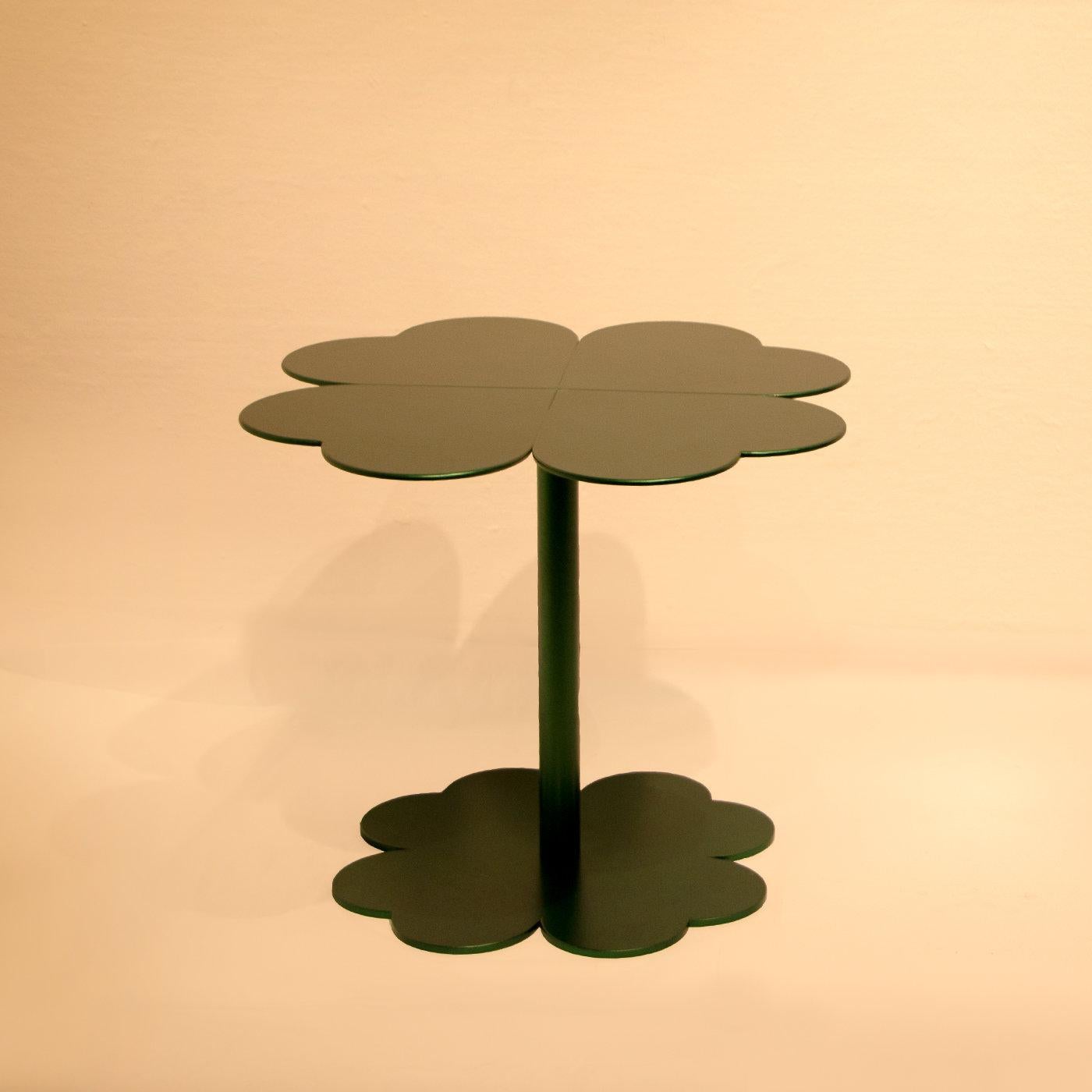 This original coffee table belongs to a series of furnishing pieces designed by Giulia Maria Ligresti that combine artistic flair and artisan quality. Handcrafted of iron with a four-leaf clover top and base in a vibrant green finish, this