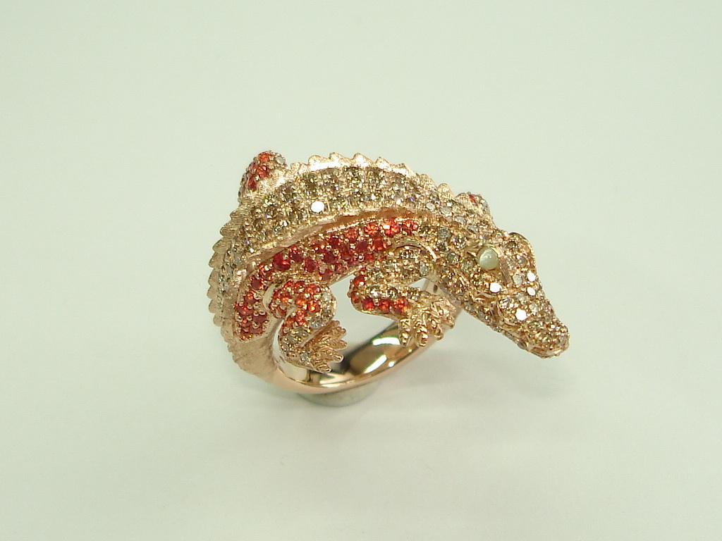 Lucky Diamond Ruby Pearl 18 Karat Yellow Gold Precious Alligator Ring for Her For Sale 4