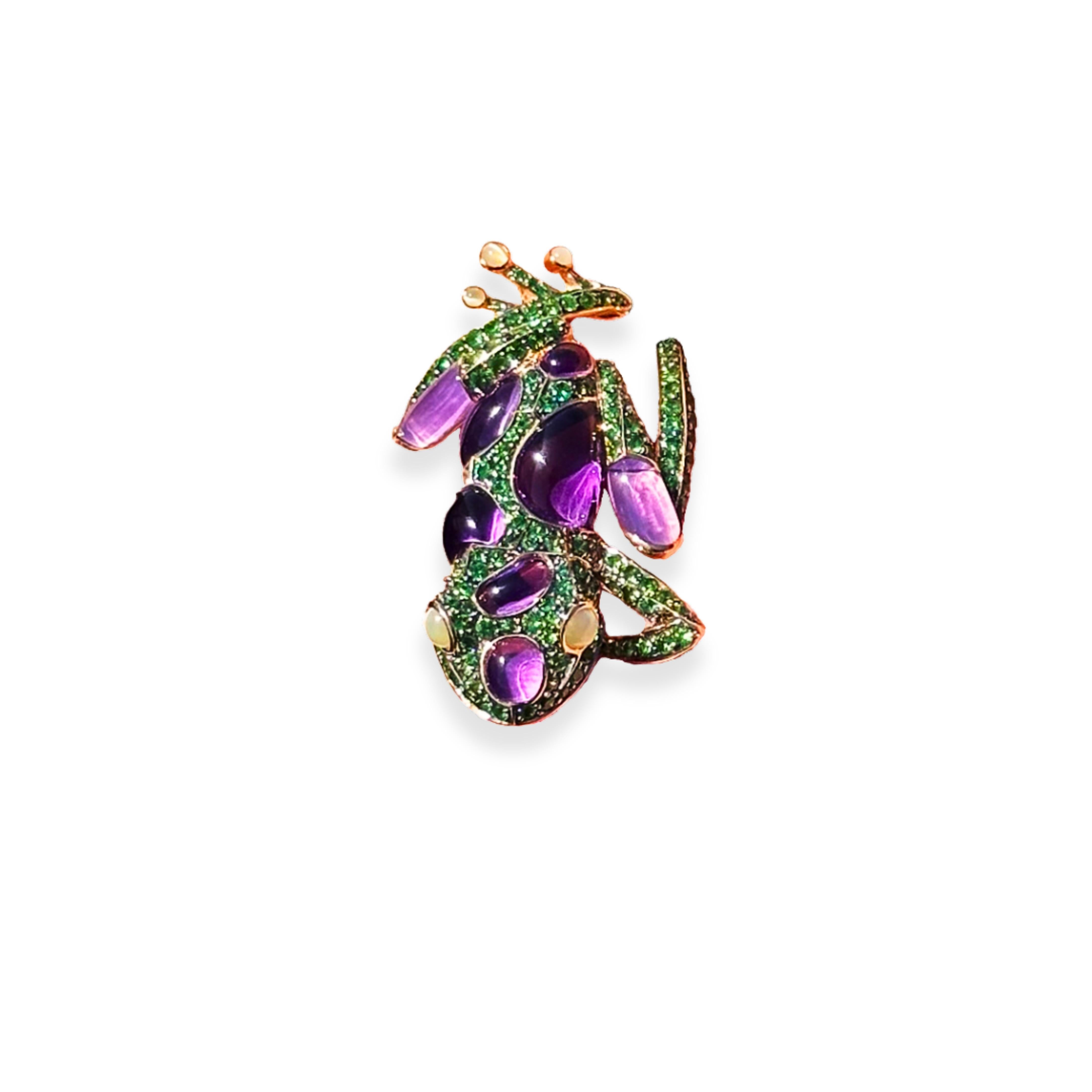 🌟 Unlock Magic & Mystery! Dive into the enchanting world of our Lucky Frog 🐸 Ring, crafted in fine 18K Yellow Gold. This mesmerizing piece features a brilliant 6.45 ct Amethyst, a captivating 0.67 ct Cat Eye, and a vibrant 2.54 ct Tsavorite, each