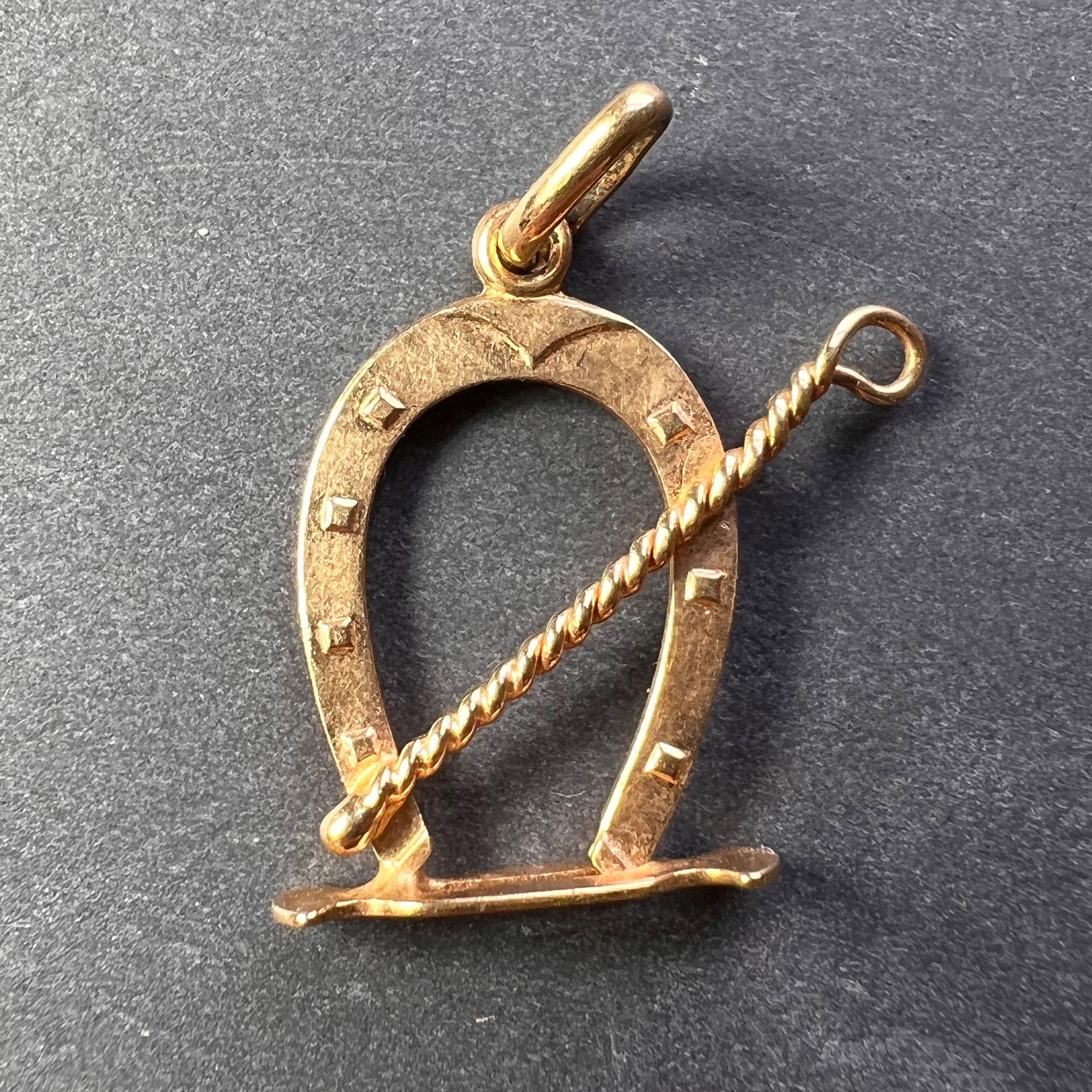 An 18 karat (18K) yellow gold charm pendant designed as a lucky horseshoe with a whip. Stamped 750 for 18 karat gold and 1AR for Italian manufacture to the bail.
 
Dimensions: 2 x 1.8 x 0.35 cm (not including jump ring)
Weight: 1.31 grams
