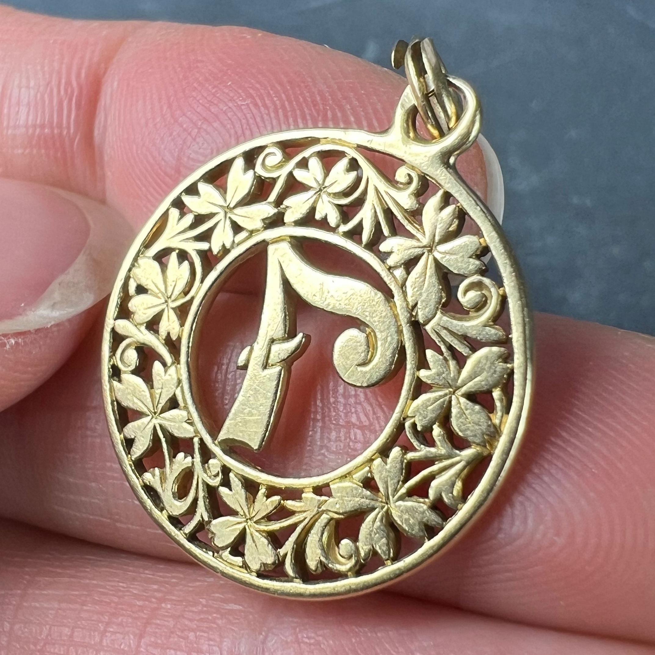Lucky 'Number 7' Four Leaf Clover 18K Yellow Gold Good Luck Charm Pendant For Sale 2