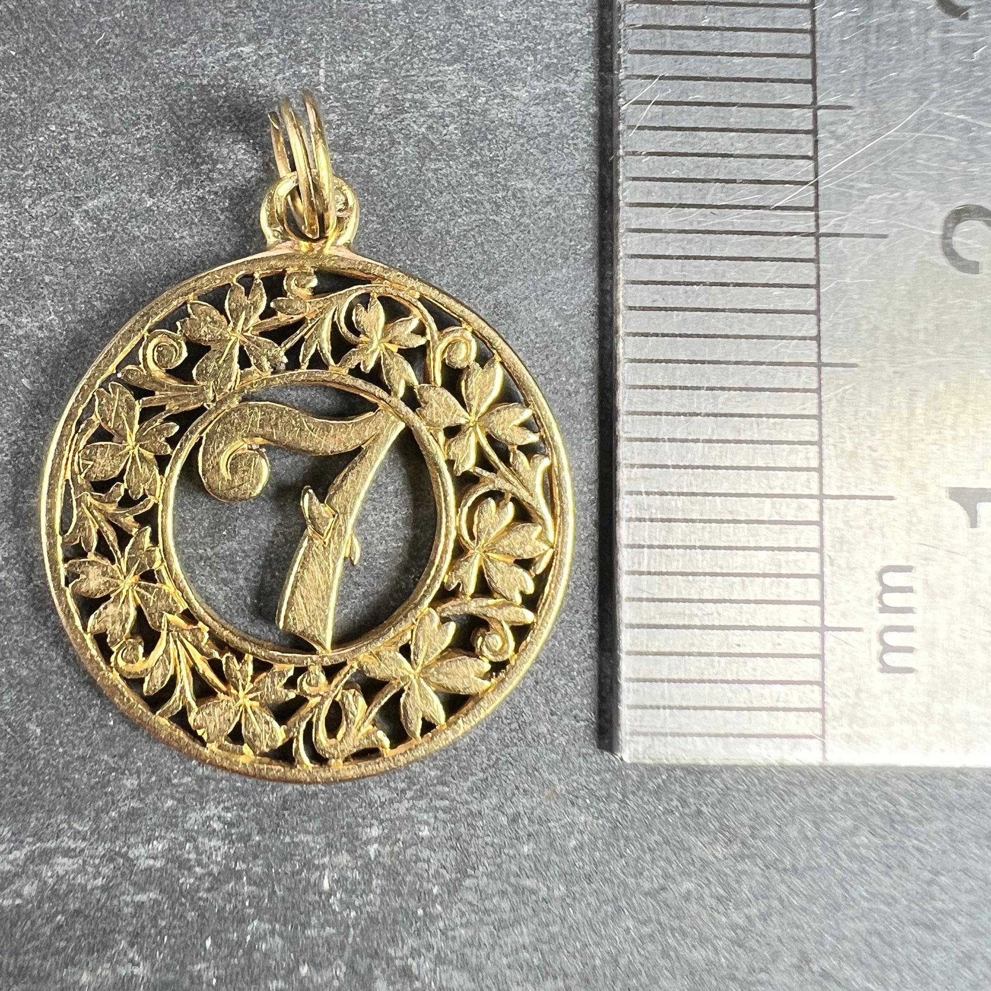 Lucky 'Number 7' Four Leaf Clover 18K Yellow Gold Good Luck Charm Pendant For Sale 3