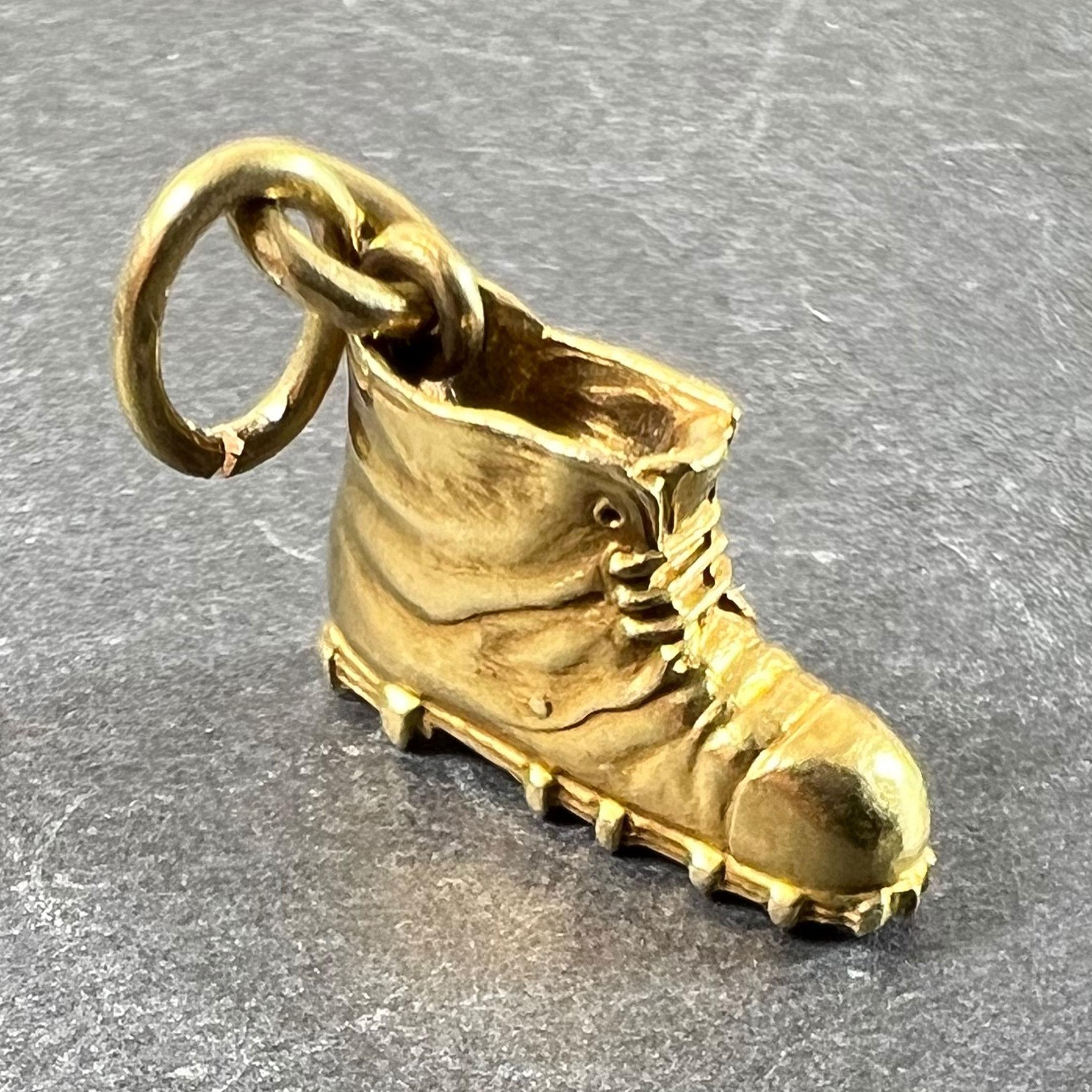 Pendentif Lucky Old Boot en or jaune 18K avec breloque porte-bonheur Unisexe en vente