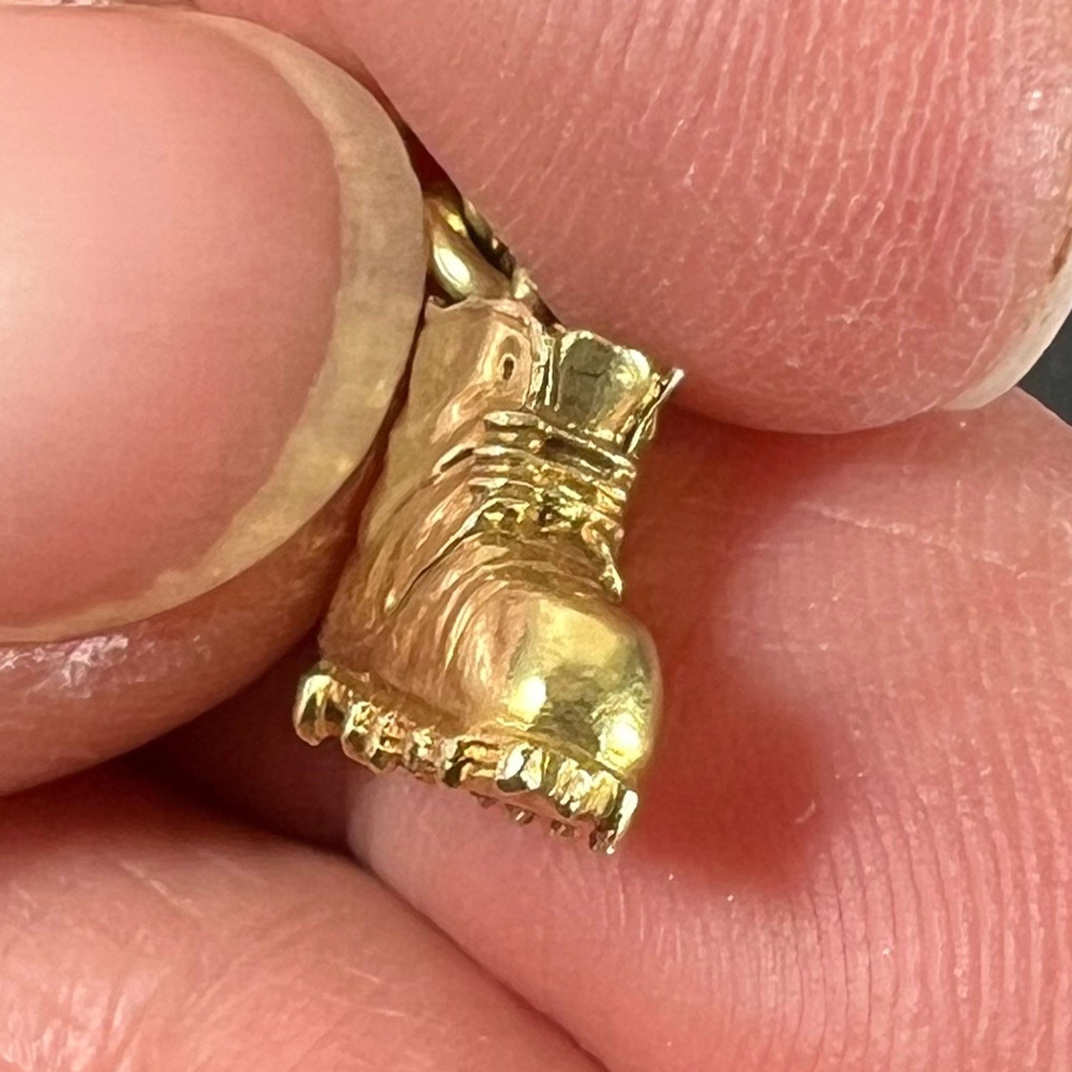 Pendentif Lucky Old Boot en or jaune 18K avec breloque porte-bonheur en vente 3