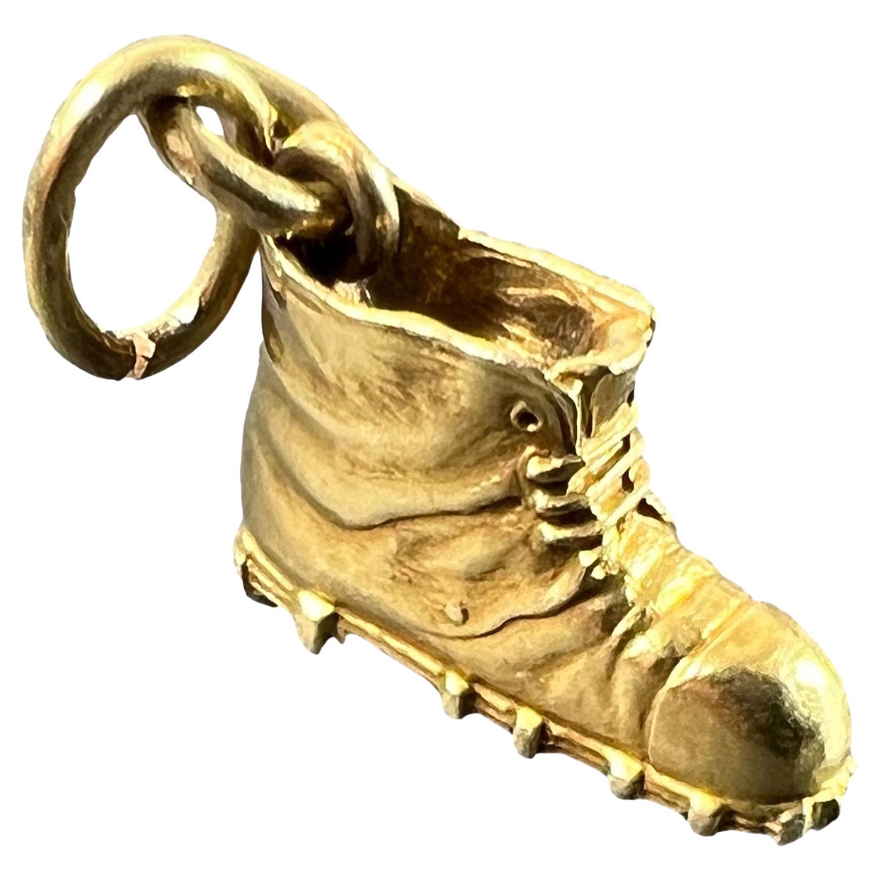 Pendentif Lucky Old Boot en or jaune 18K avec breloque porte-bonheur en vente