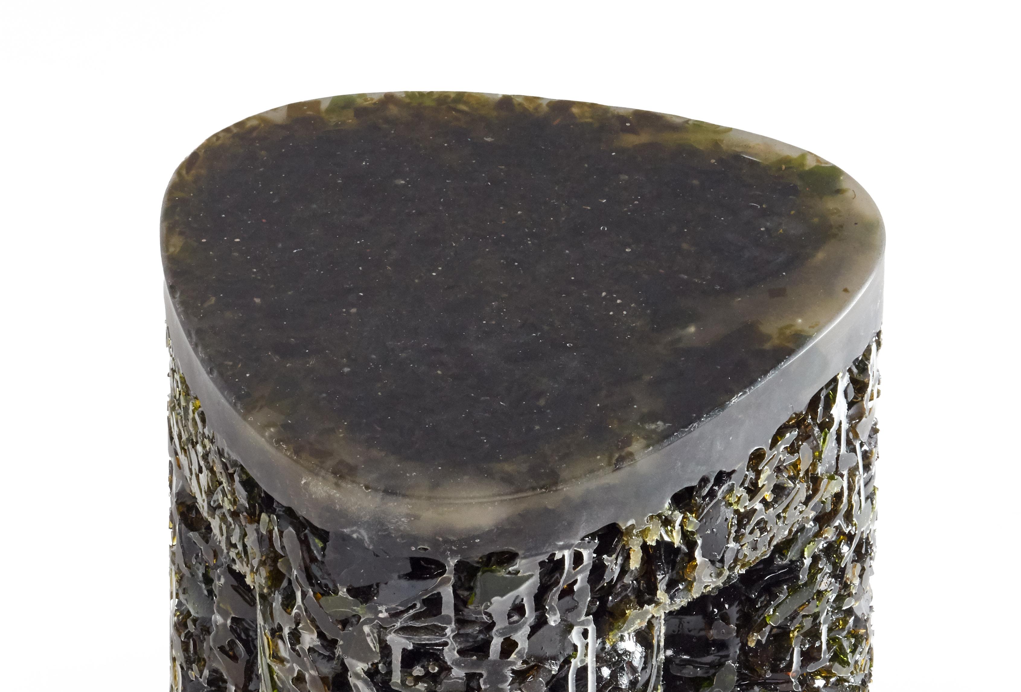 XXIe siècle et contemporain Table d'appoint Lucky Ressaca fabriquée à la main en verre vert recyclé par Aparentment en vente