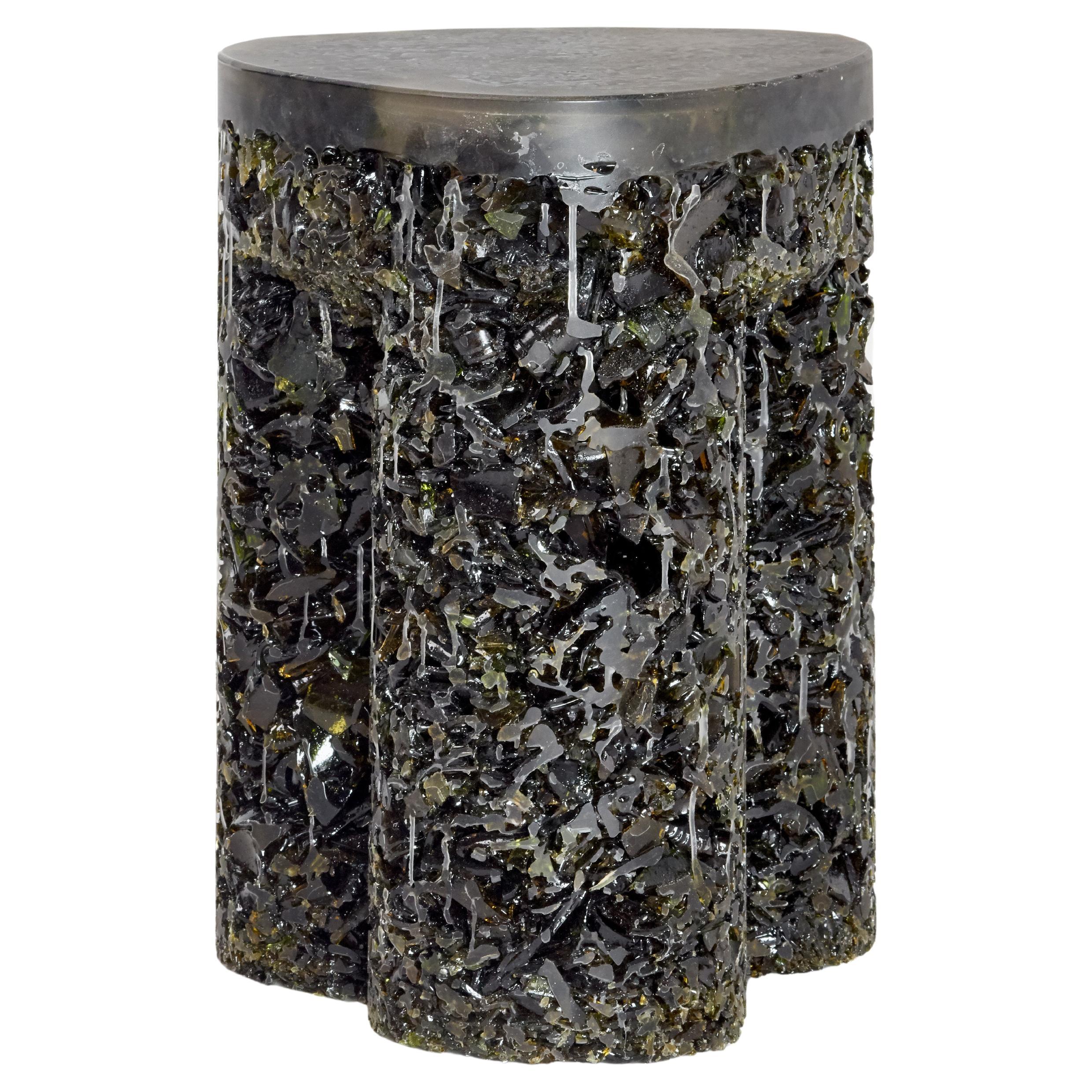 Table d'appoint Lucky Ressaca fabriquée à la main en verre vert recyclé par Aparentment en vente