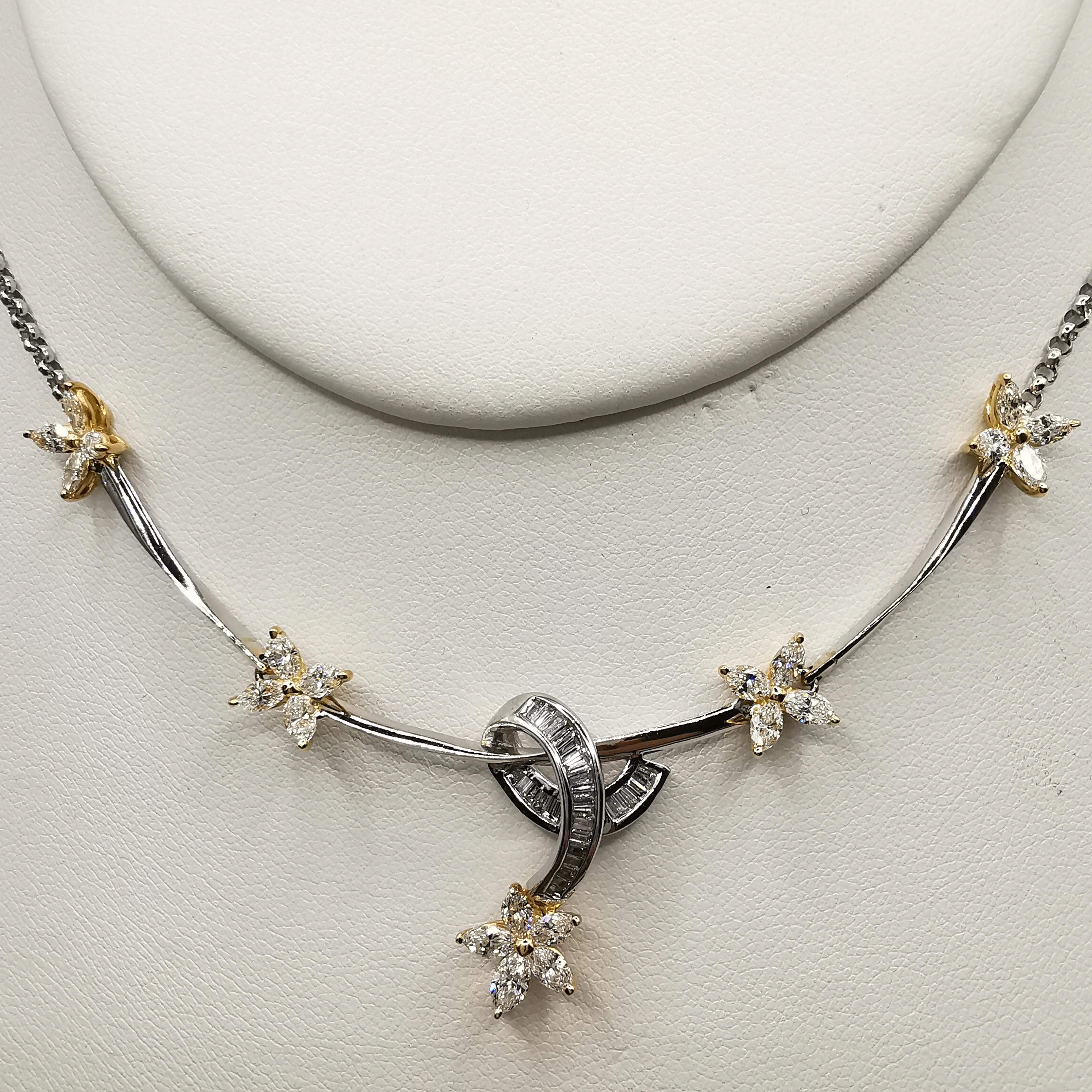 Contemporain Collier bicolore en or blanc et jaune 18 carats avec diamants Lucky Stars en vente