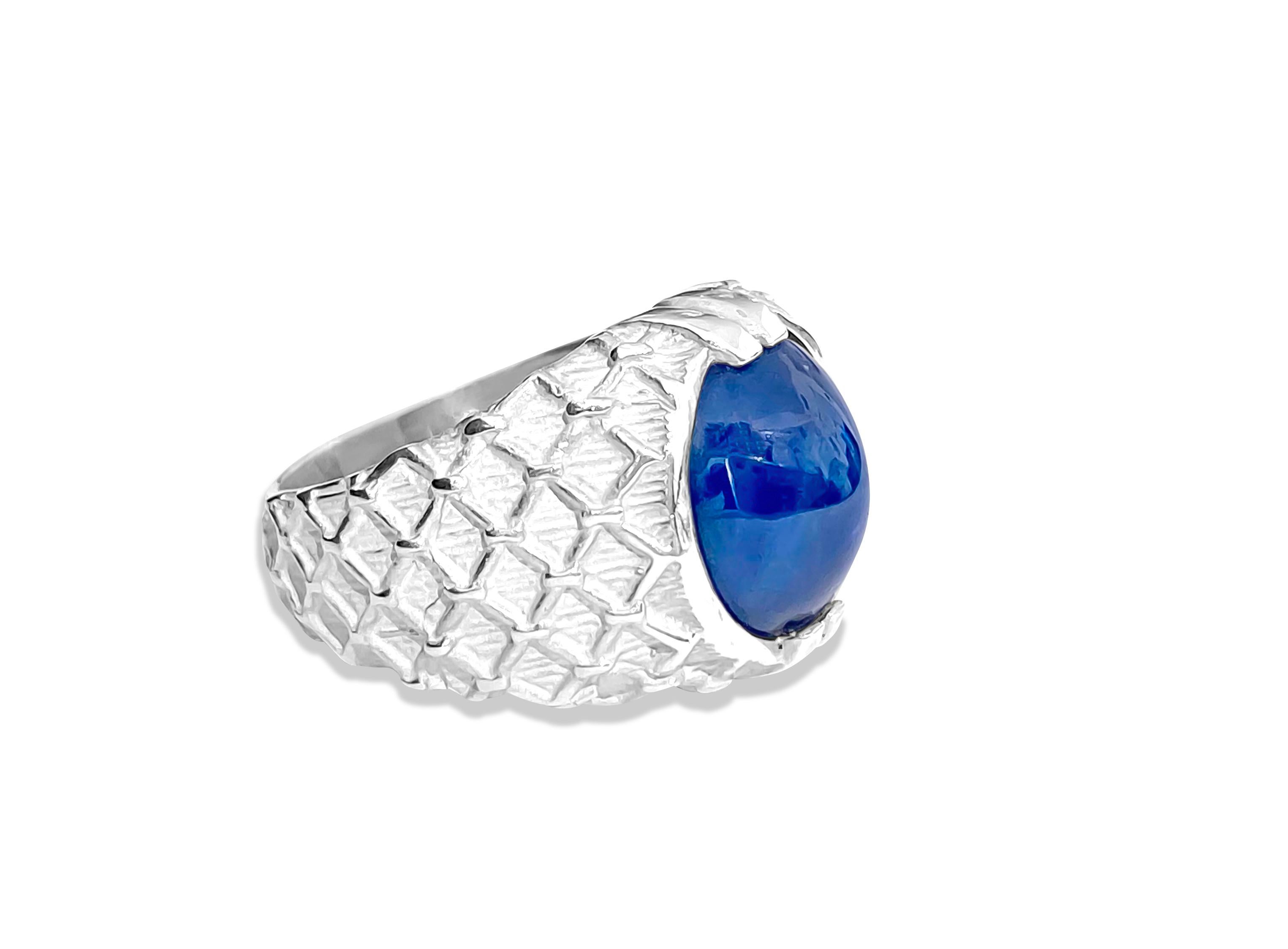 LUCKY, Sterling Silver & Natural 6ct Blue Sapphire Ring In Excellent Condition For Sale In Miami, FL