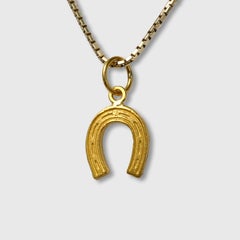 Colgante de herradura tradicional de la suerte, oro macizo de 24 quilates y diamante de 0,02 ct