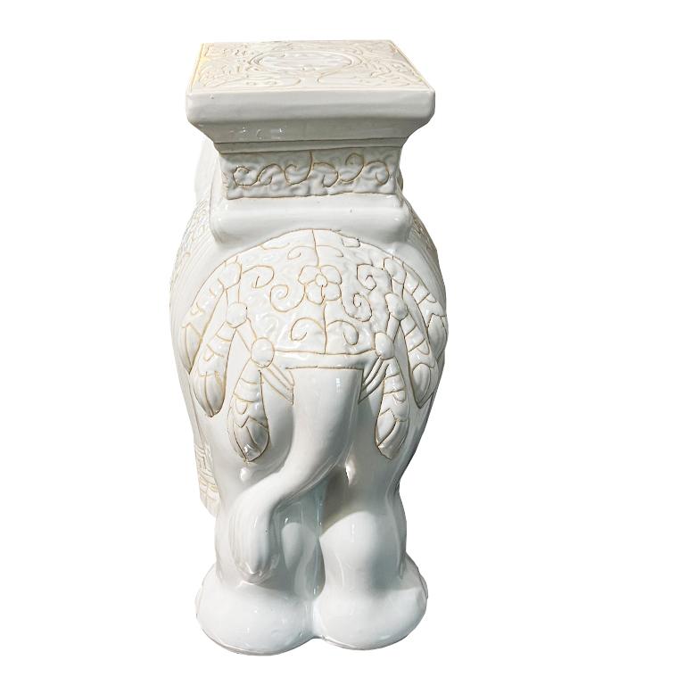 Lucky Vintage Weißer Keramik Elefant Gartenhocker oder Beistelltisch mit asiatischem Motiv (Chinoiserie) im Angebot