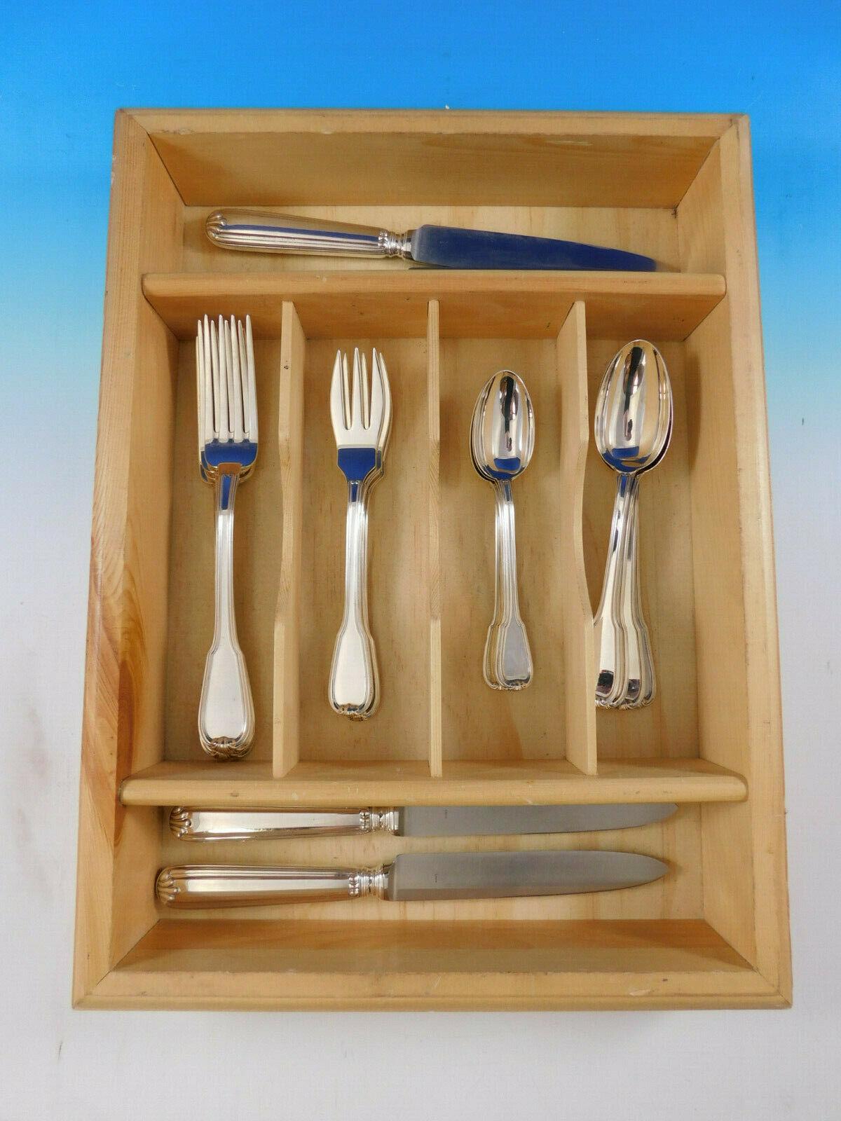 Rare dinner size Lucrezia by Buccellati Italy sterling silver flatware set - 20 pieces. Great starter set! This service is heavy and well balanced and includes:

4 dinner knives, 9 3/4