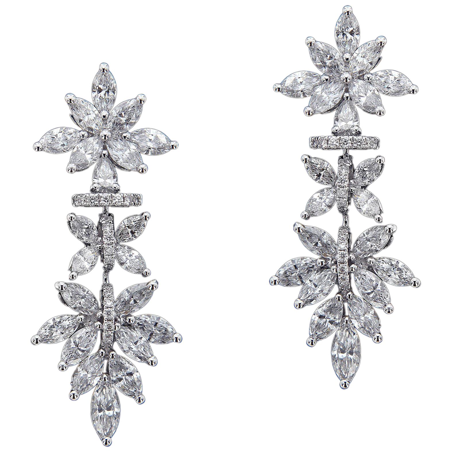 Lucullan 18 Karat white Gold and Diamond Wedding Earrings For Sale
