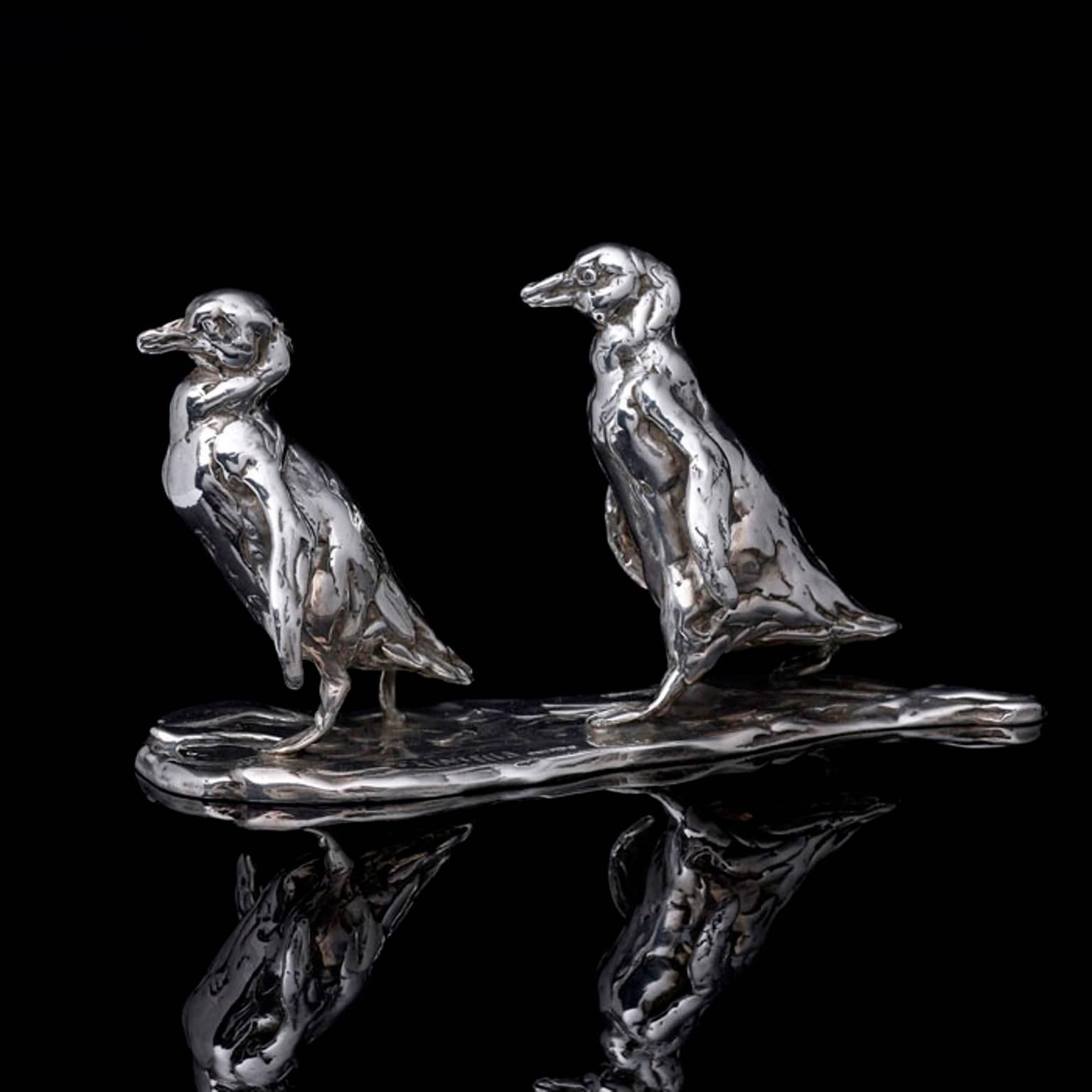 „Marching Penguins“ Sterlingsilber-Skulptur in limitierter Auflage von Lucy Kinsella