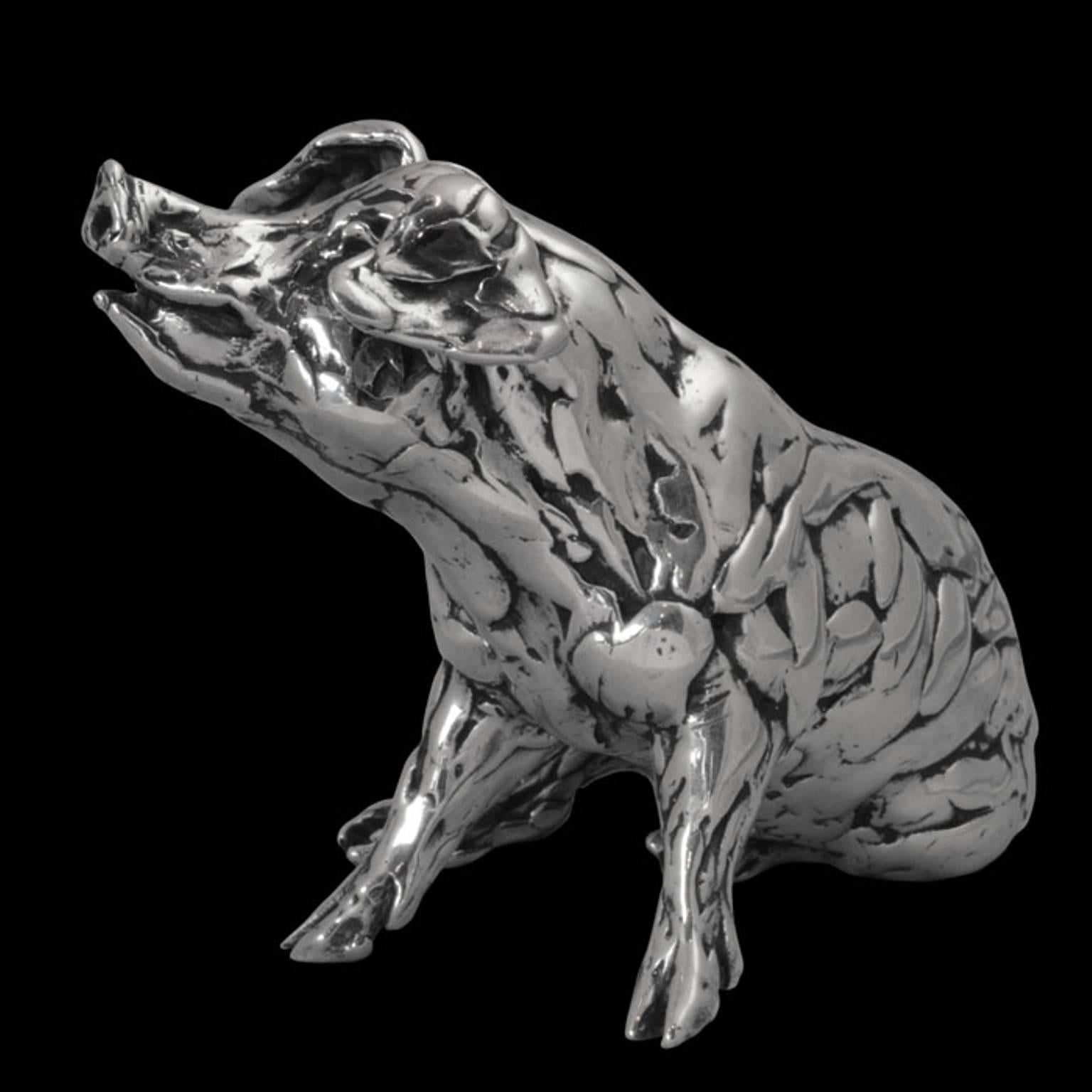 „Sitzendes Schwein“ Sterlingsilber-Skulptur in limitierter Auflage von Lucy Linsella – Sculpture von Lucy Kinsella