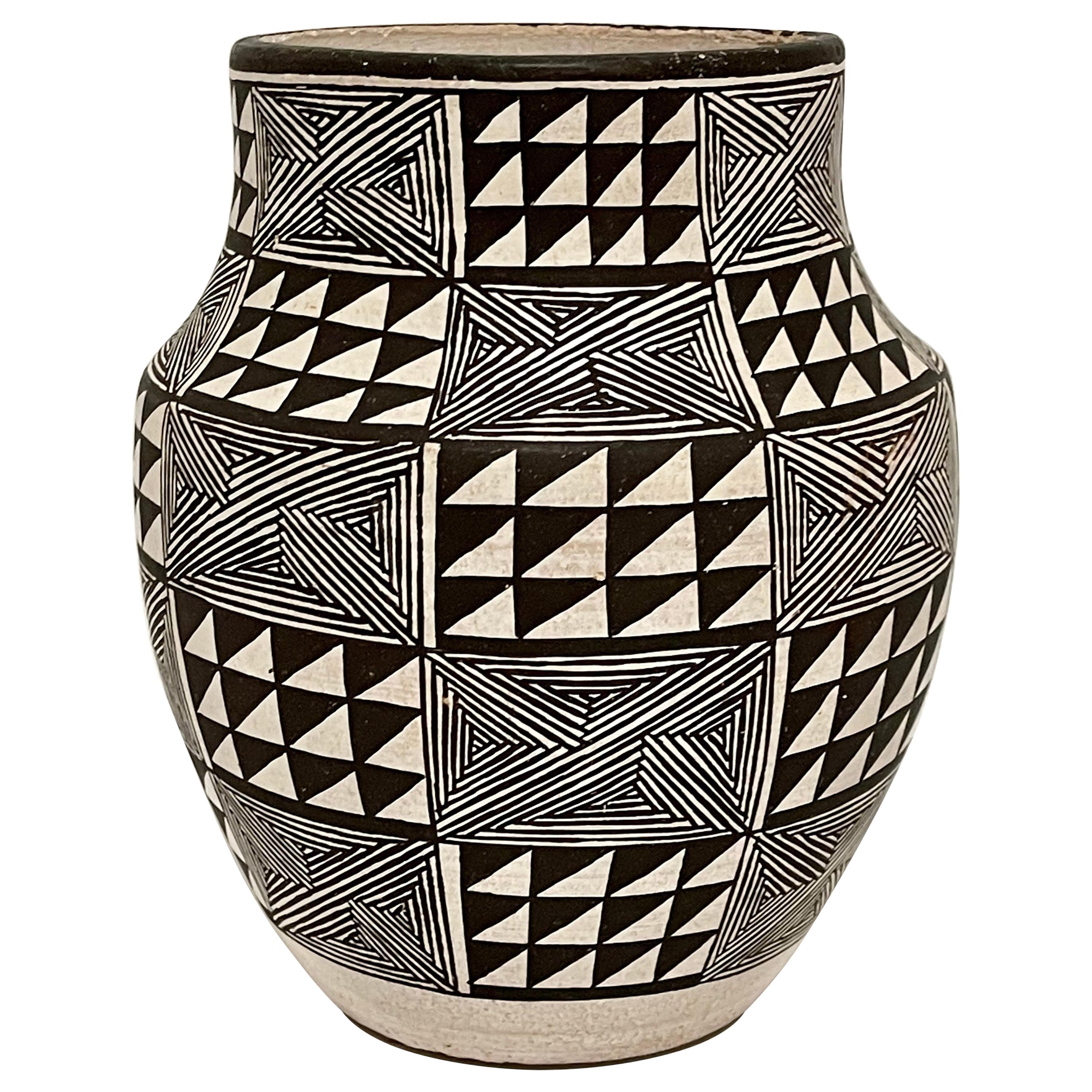 Lucy Lewis Acoma Vessel, 1984