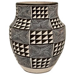 Vintage Lucy Lewis Acoma Vessel, 1984