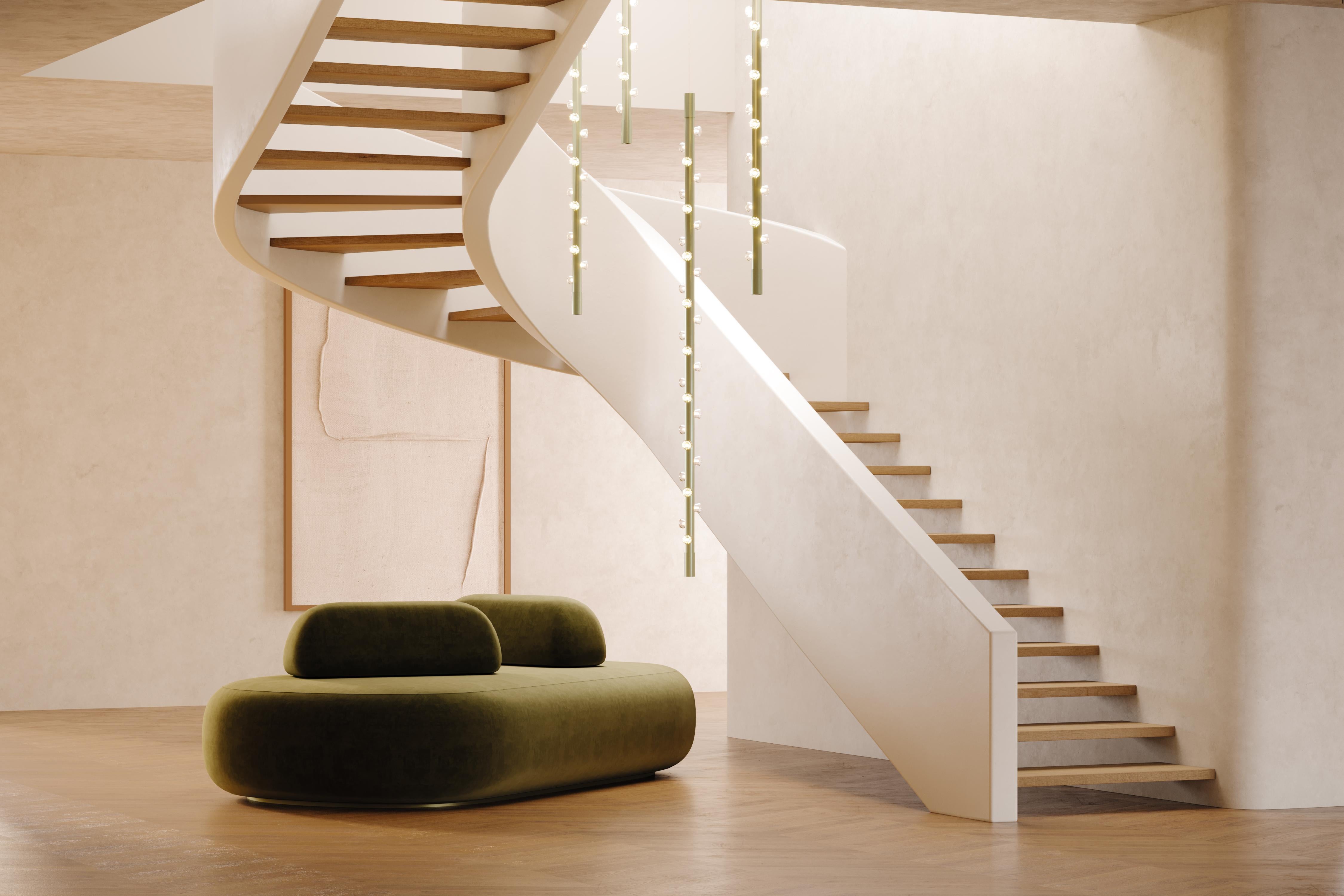Lampada a sospensione contemporanea Lucy Medium Linear Silver Aluminum di JSPR
Progettato da Jasper van Grootel.
Dimensioni: D 10 x L 141,5 x H 10 cm.
Materiali: Alluminio anodizzato.

Realizzato a mano nei Paesi Bassi. Disponibile in diversi colori