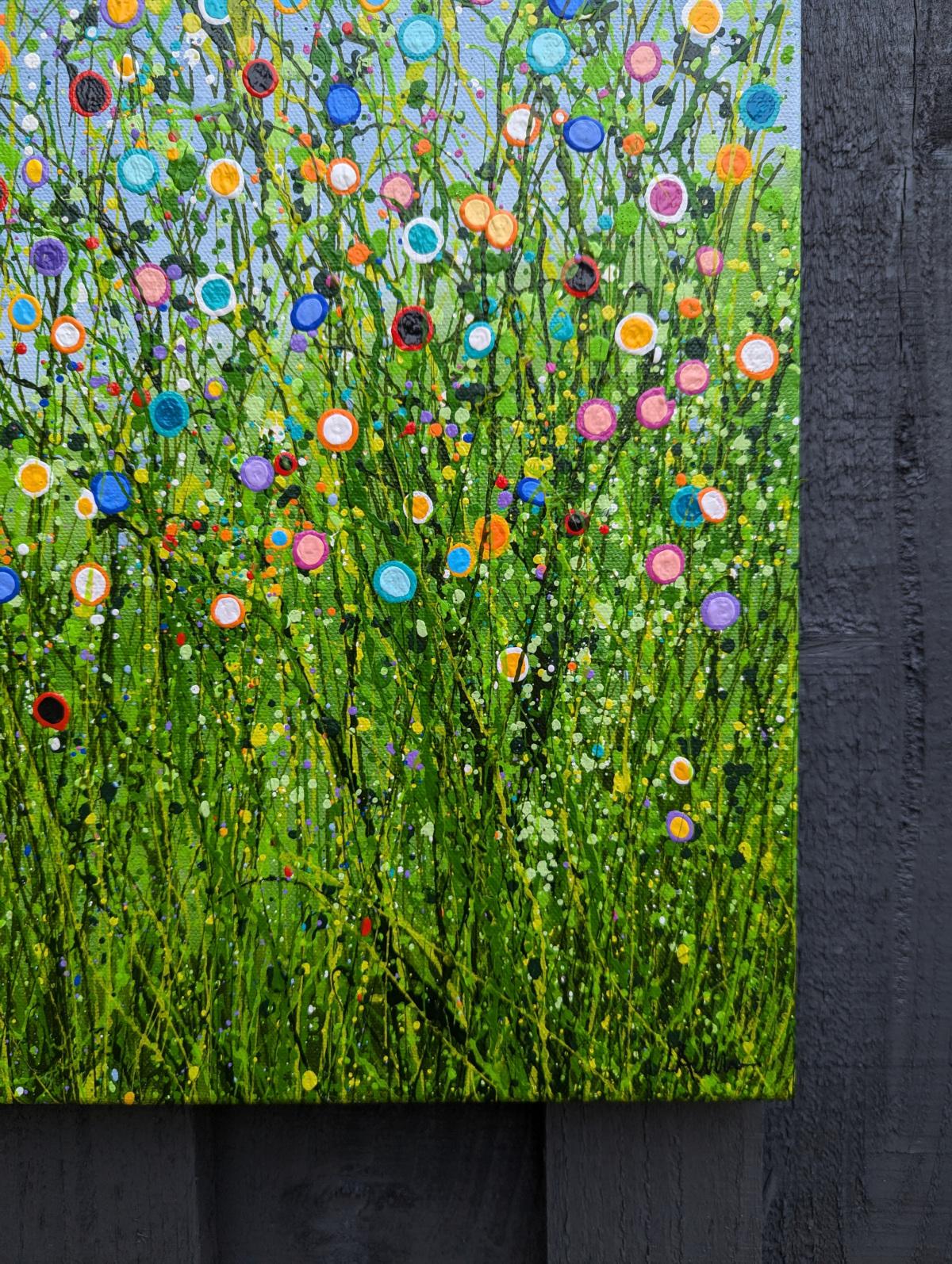 Chaotic Beauty #4, Peinture originale, Prairie florale, Nature, Grey, Red art - Painting de Lucy Moore