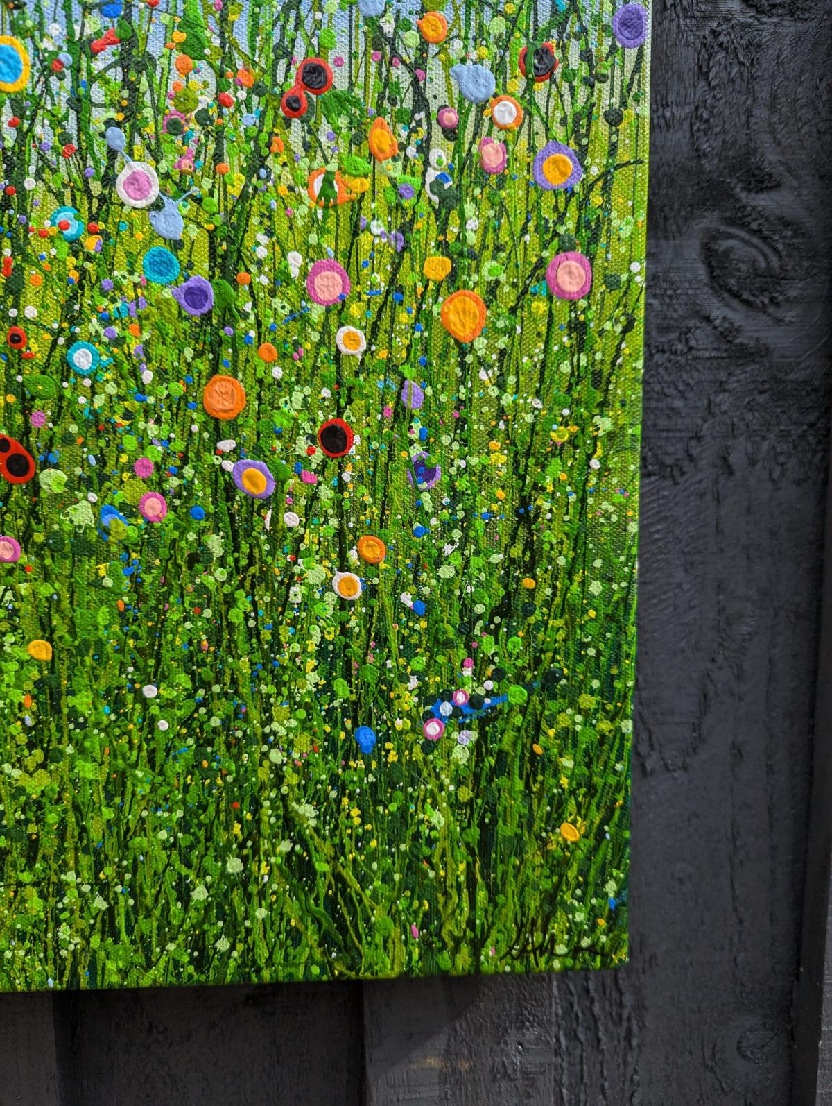 Chaotic Beauty #5 Cette peinture est une célébration vibrante de la spontanéité et de la beauté de la nature, représentée par des éclaboussures énergiques de couleurs et des formes abstraites dynamiques, capturant l'essence d'une prairie en fleurs