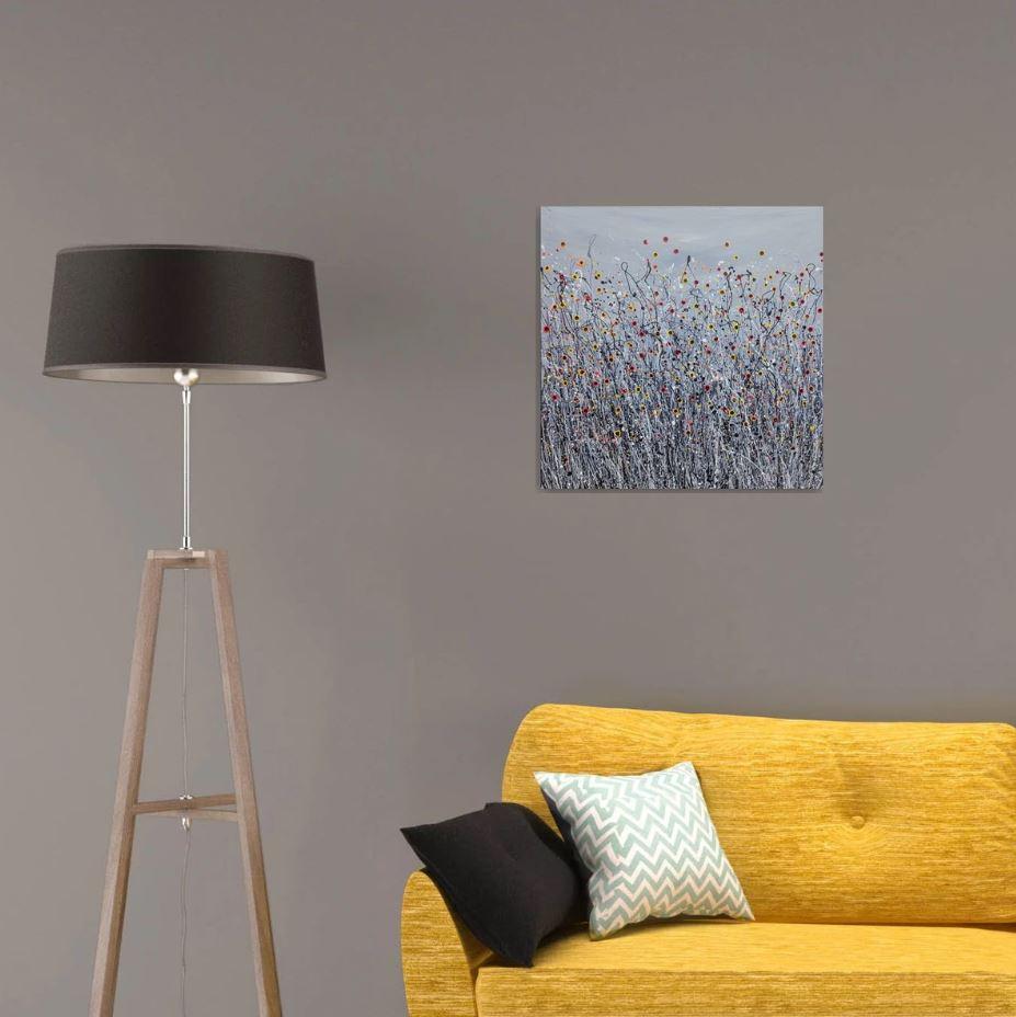Let There Be Light #20 , Questo quadro è una vibrante celebrazione della spontaneità e della bellezza della natura. Il contrasto tra lo sfondo monocromatico e la vivacità dei papaveri cattura l'attenzione. Adoriamo i dipinti originali di Lucy Moore.