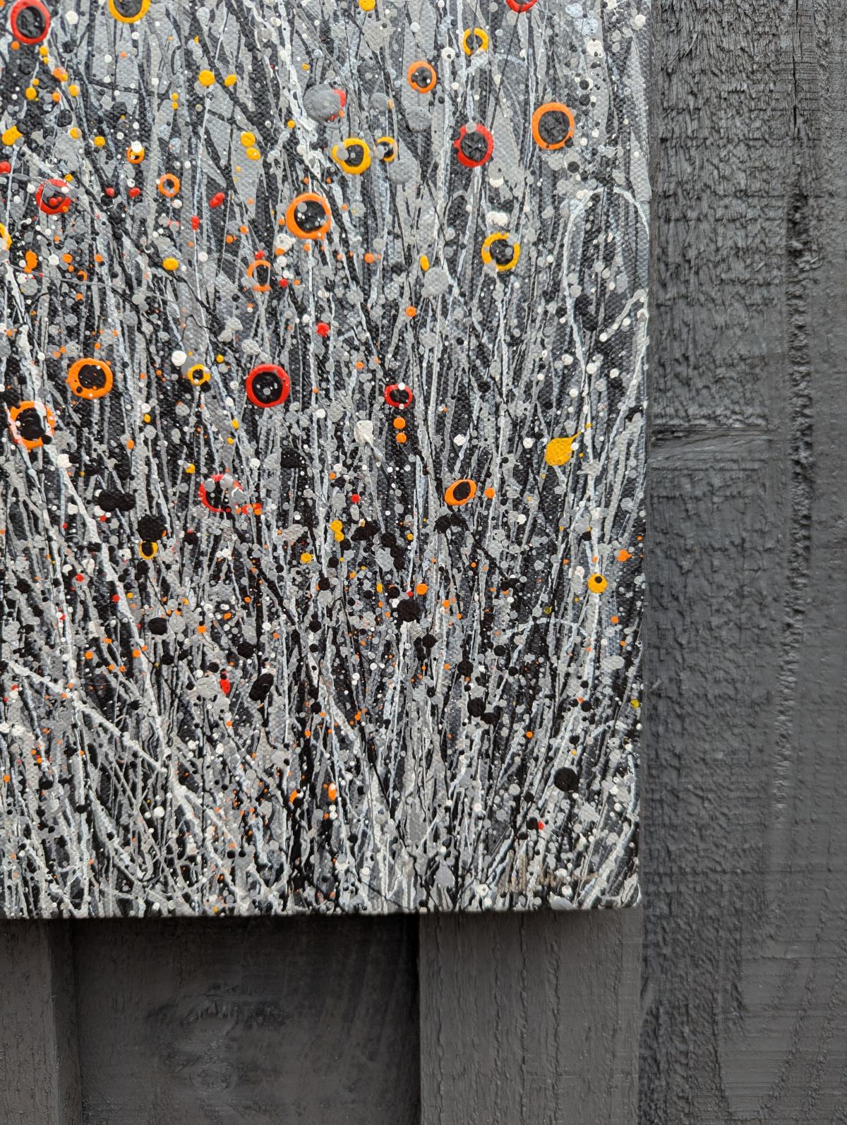 Let There Be Light #20, Quadro originale, Prato floreale, Nature, Grigio, Arte rossa in vendita 1