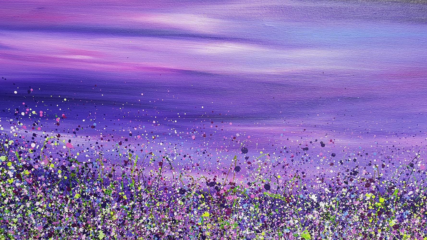 Verborgen in Amethyst – Painting von Lucy Moore