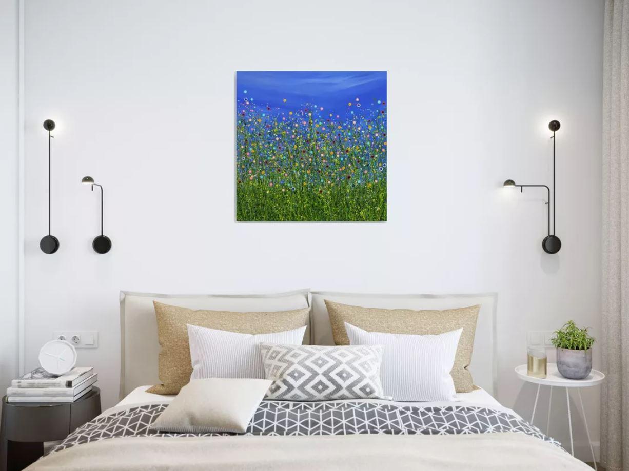 Radiance de la prairie #3, peinture originale, prairie florale, Nature, art gris, rouge - Contemporain Painting par Lucy Moore