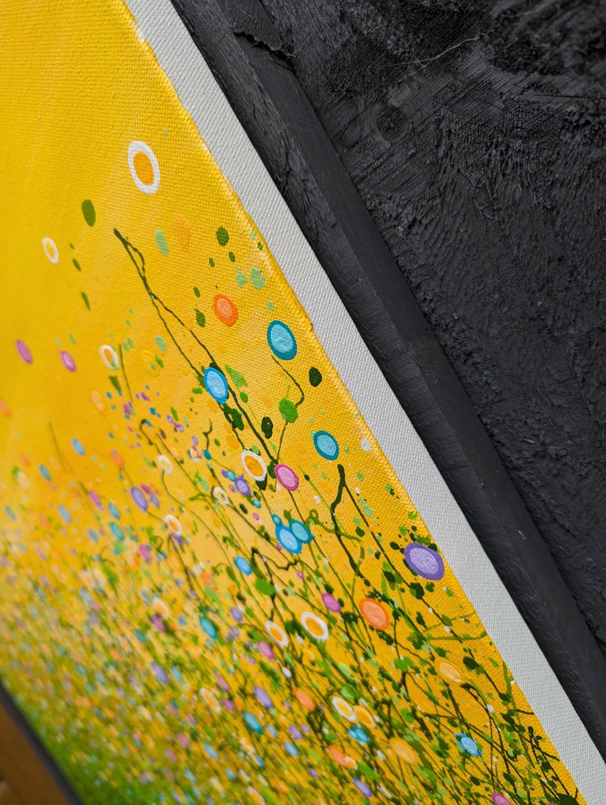 What Dreams May Come #3, Pintura original, Pradera floral, Naturaleza, Gris, Arte rojo - Painting Contemporáneo de Lucy Moore