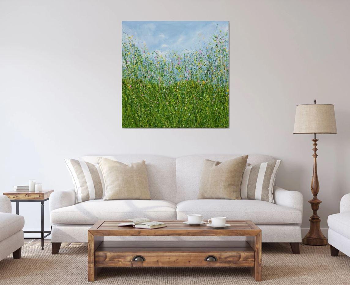 Flüsternde wilde Wiese, Originalgemälde, Blumenwiese, Natur, Grau, Rot Kunst (Zeitgenössisch), Painting, von Lucy Moore