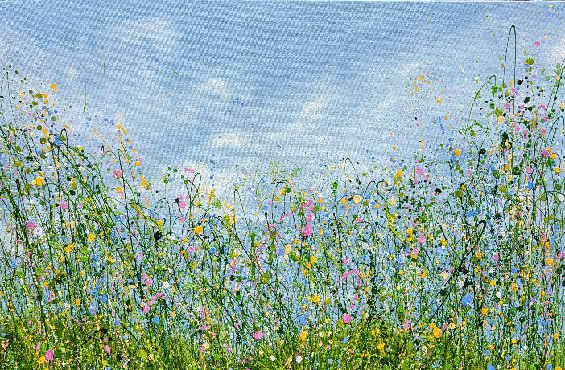 Flüsternde wilde Wiese, Originalgemälde, Blumenwiese, Natur, Grau, Rot Kunst (Blau), Landscape Painting, von Lucy Moore