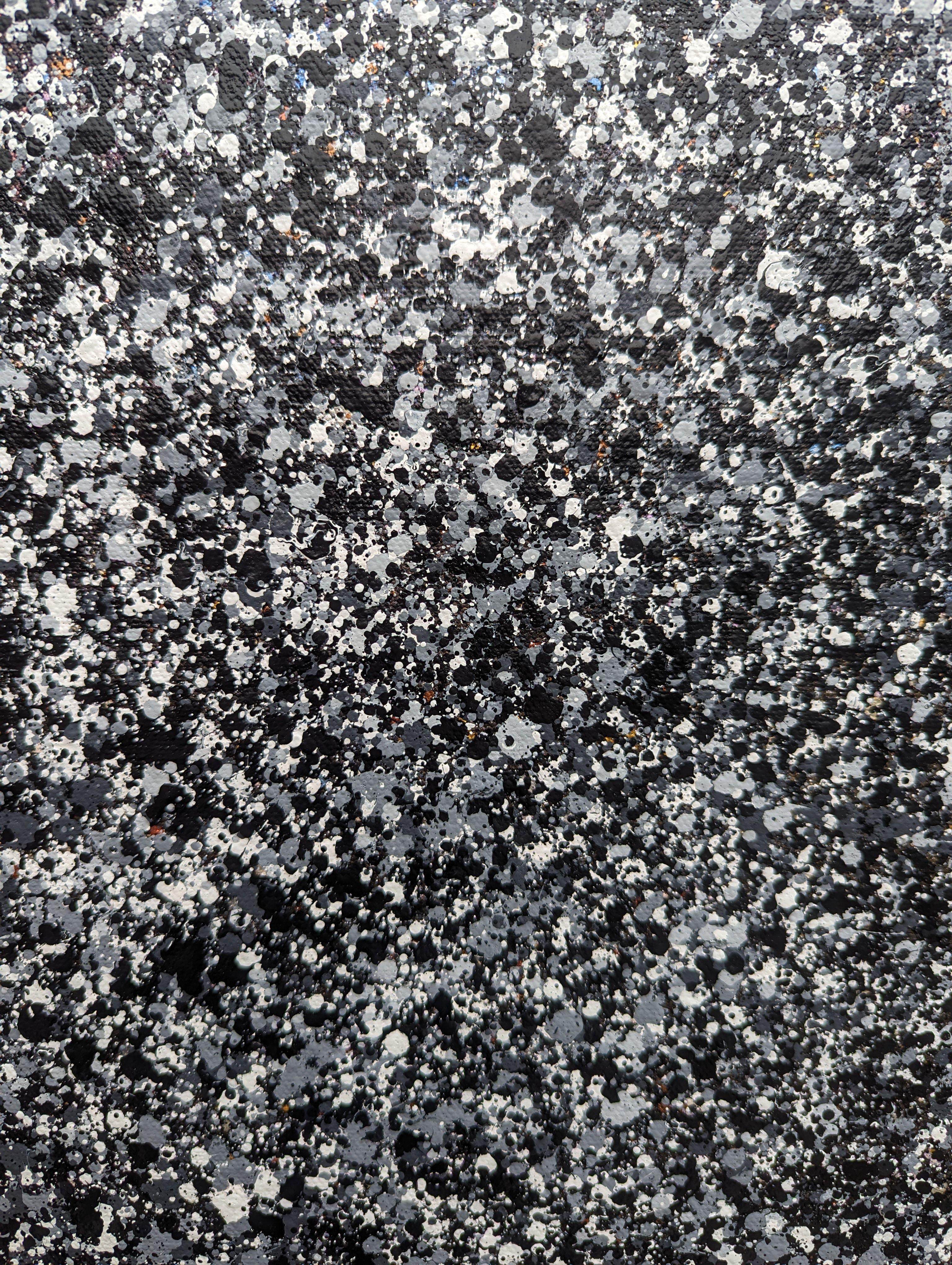 Rumore bianco - Cosa c'è sotto, Pittura, Acrilico su tela - Painting Astratto di Lucy Moore