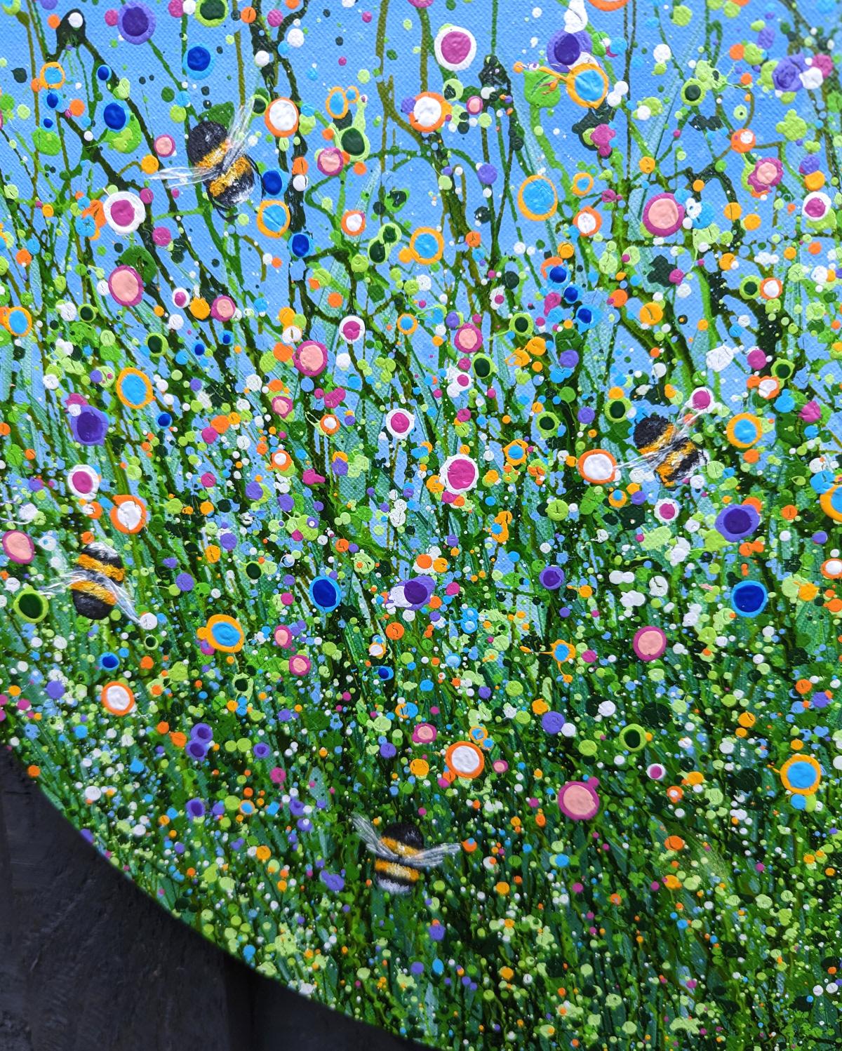 Wilde blühende Chaos, Abstraktes Landschaftsgemälde, Bienenmalerei, Blumenkunst (Abstrakter Expressionismus), Painting, von Lucy Moore